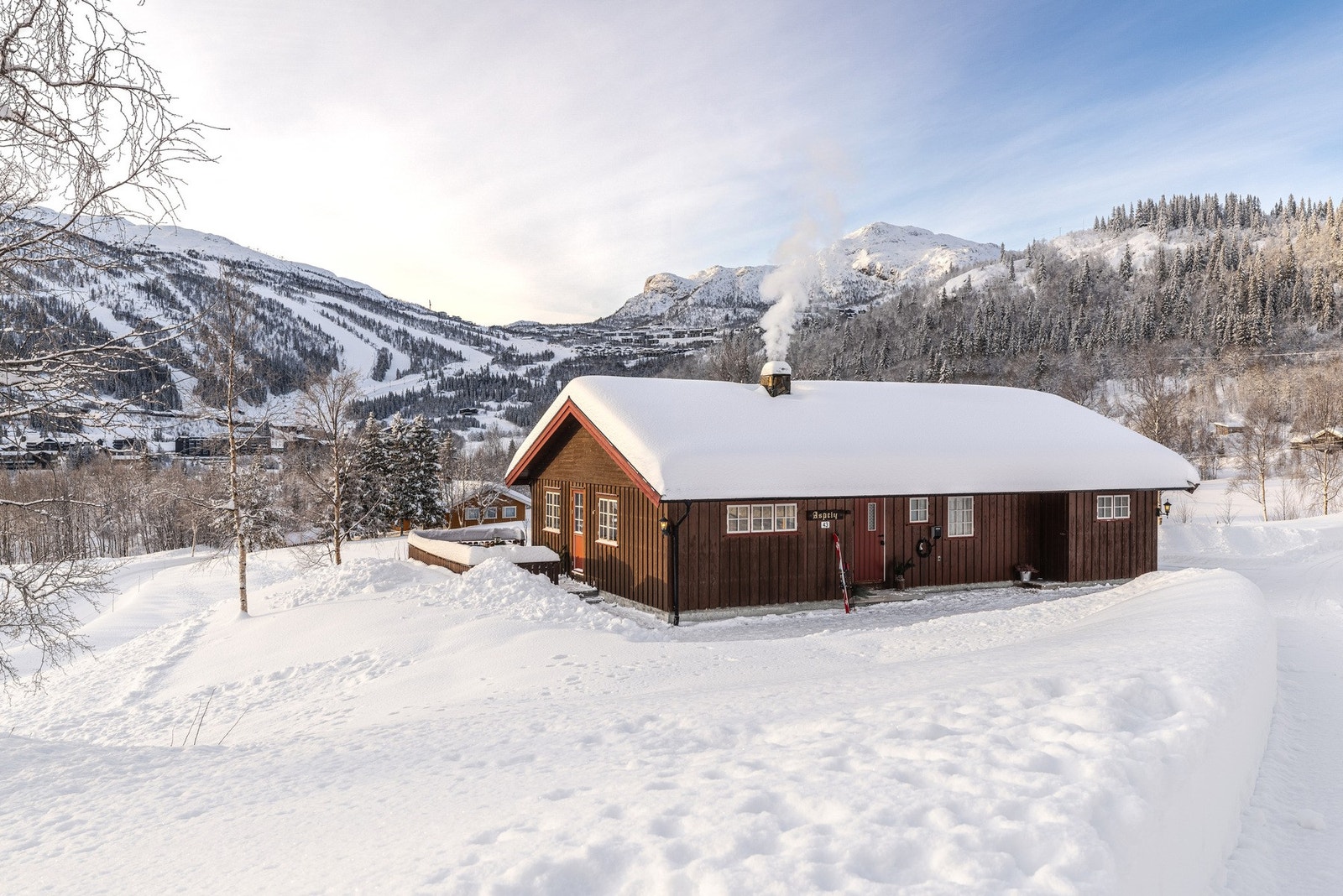 Victoria Follesø Eriksson har gleden av å presentere Høltovegen 43! Foto: Aurelijus Photography Galleribilde