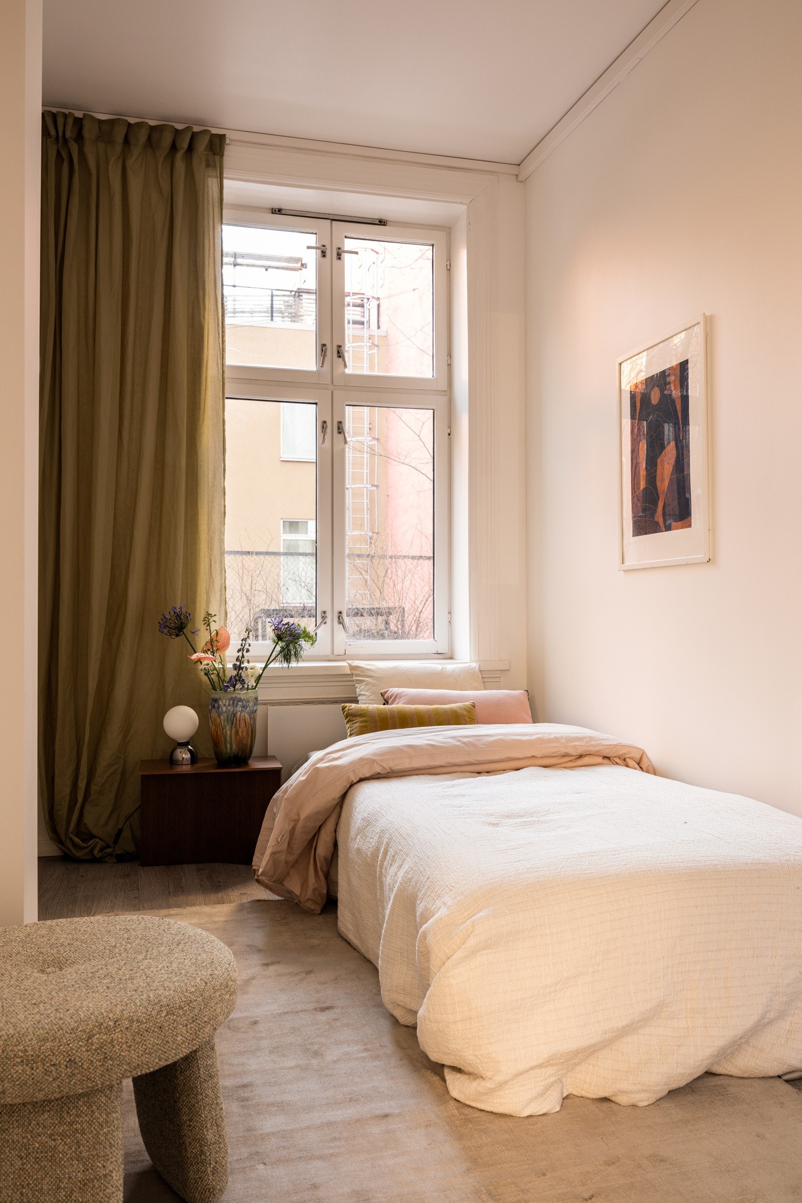 Soverom 2 er et lyst og fint rom som passer perfekt som barnerom, gjesterom eller kontor. Galleribilde