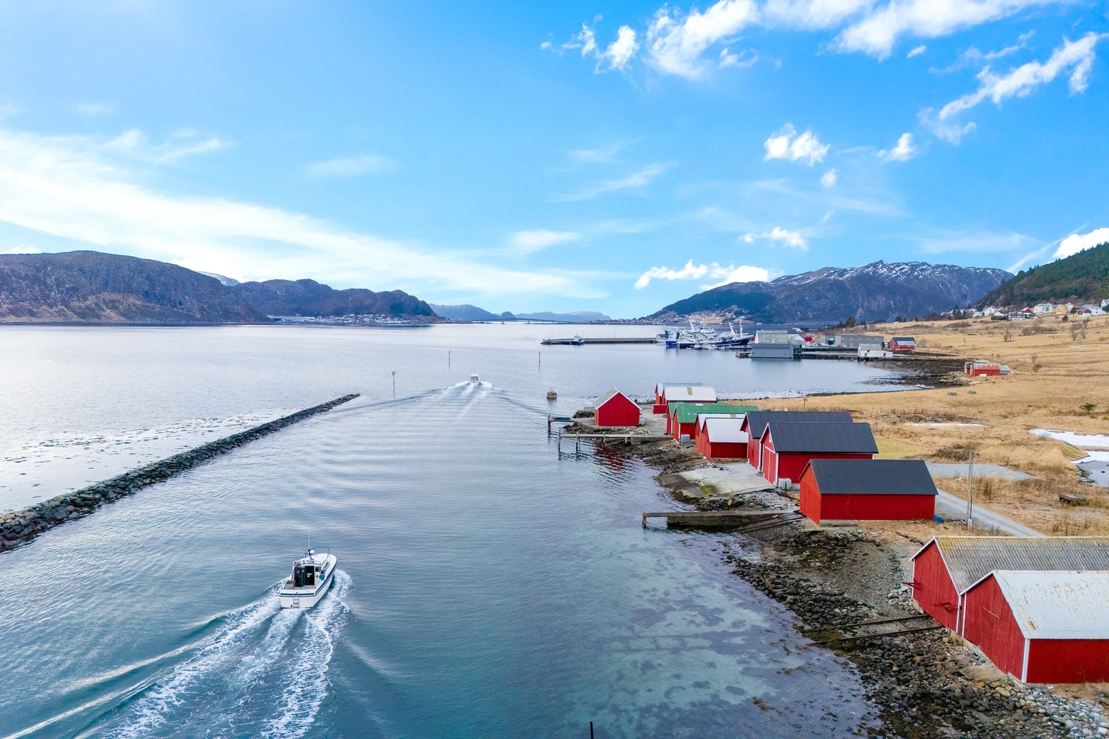 Naustet ligger i vakre omgivelser. Galleribilde