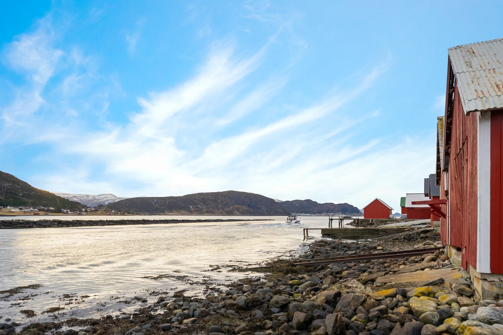 Naustet har tilrettelagt for båtopptrekk. Galleribilde