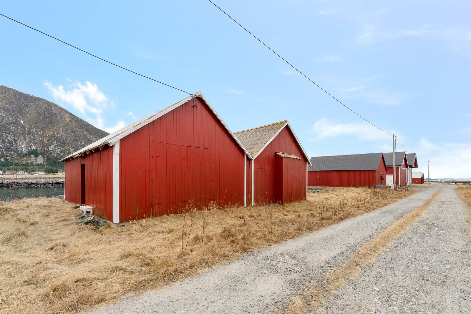 Den eldste delen av naustet er fra 1972, og den nyeste delen er fra 1984. Galleribilde