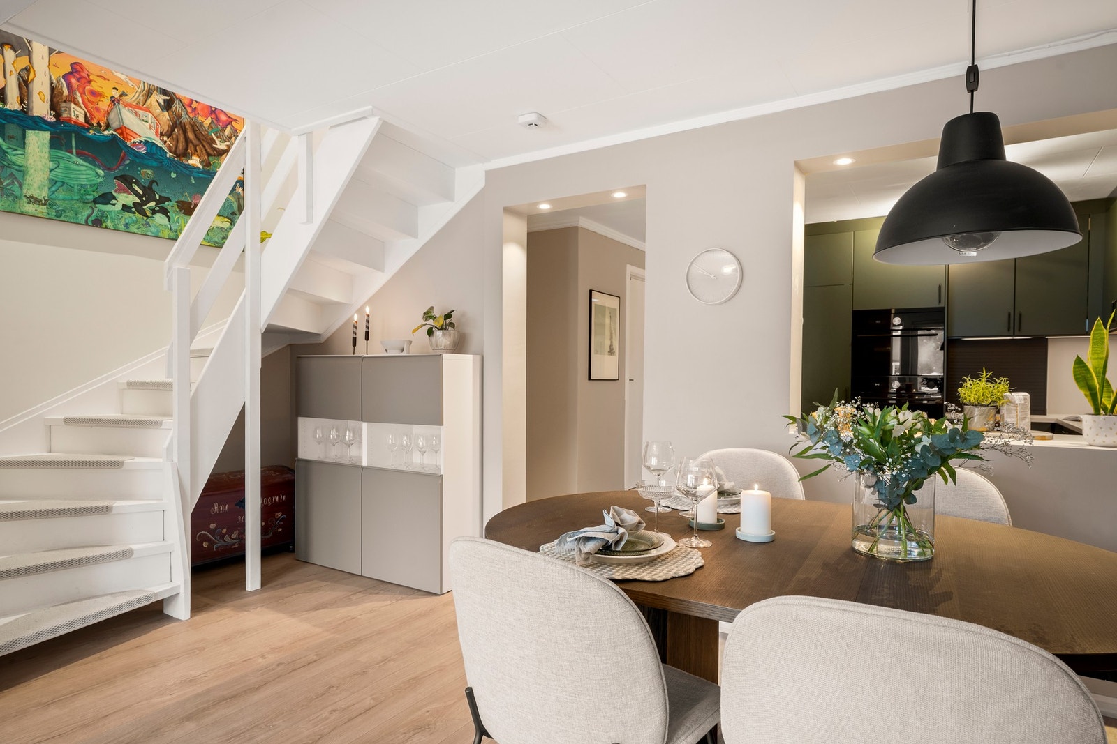 Dagligvarehandelen kan blant annet gjøres på Kiwi eller Meny Nordbyveien. Galleribilde