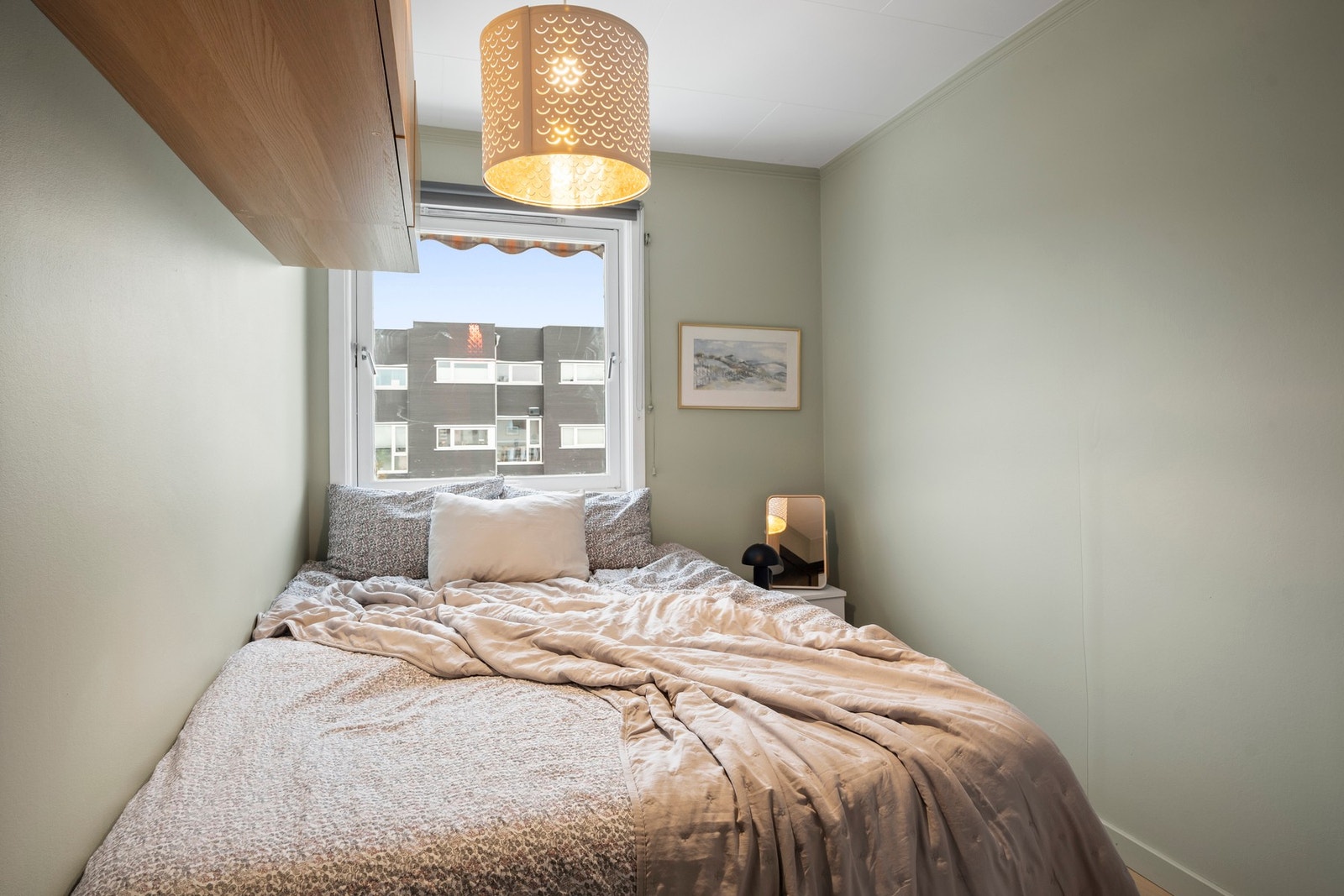 Alle rommene har plass til seng, garderobeskap og nattmøbler. Galleribilde