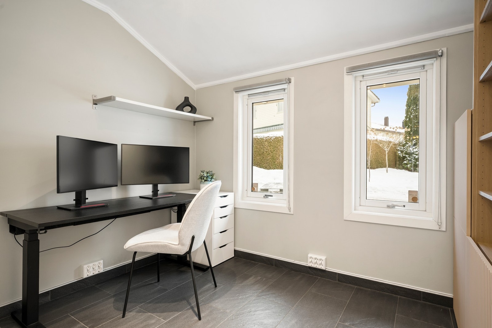 I denne etasjen finner du også et rom som er innredet som kontor. Galleribilde