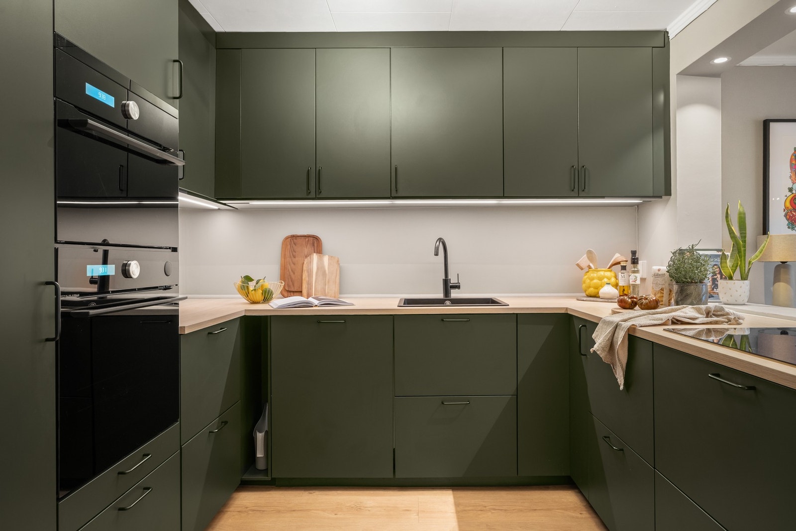 En av høydepunktene med rekkehuset er dette lekre kjøkkenet fra 2024. Galleribilde