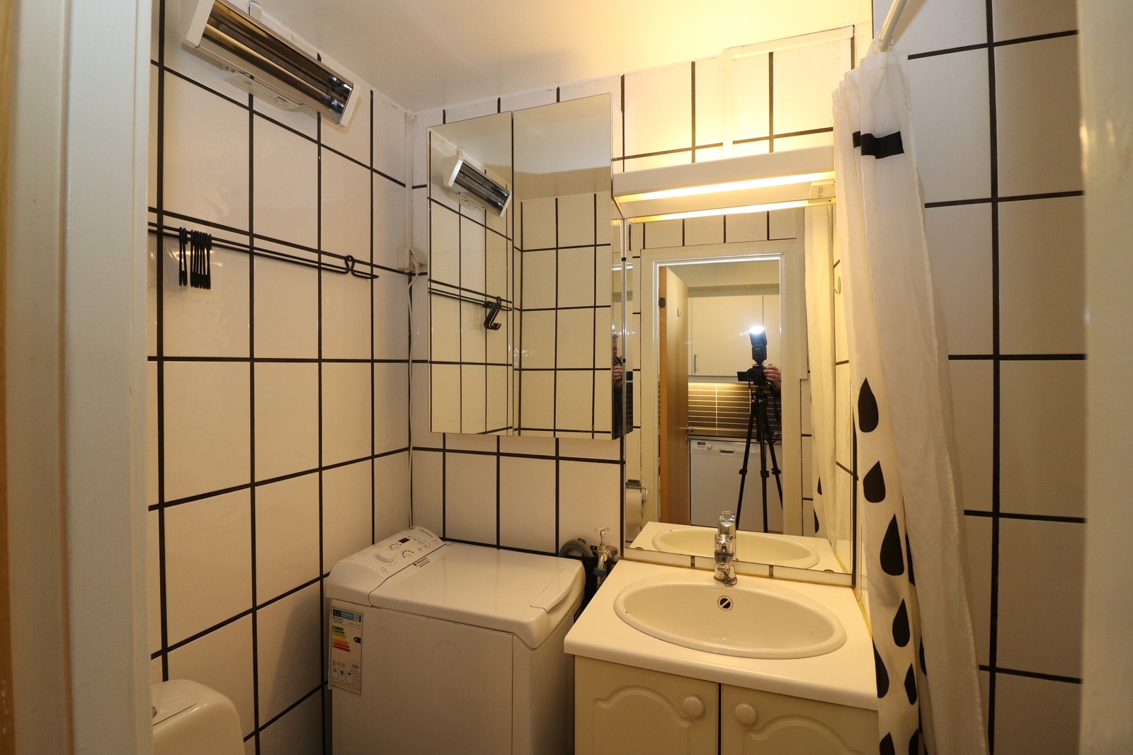 Bad med vaskemaskin Galleribilde