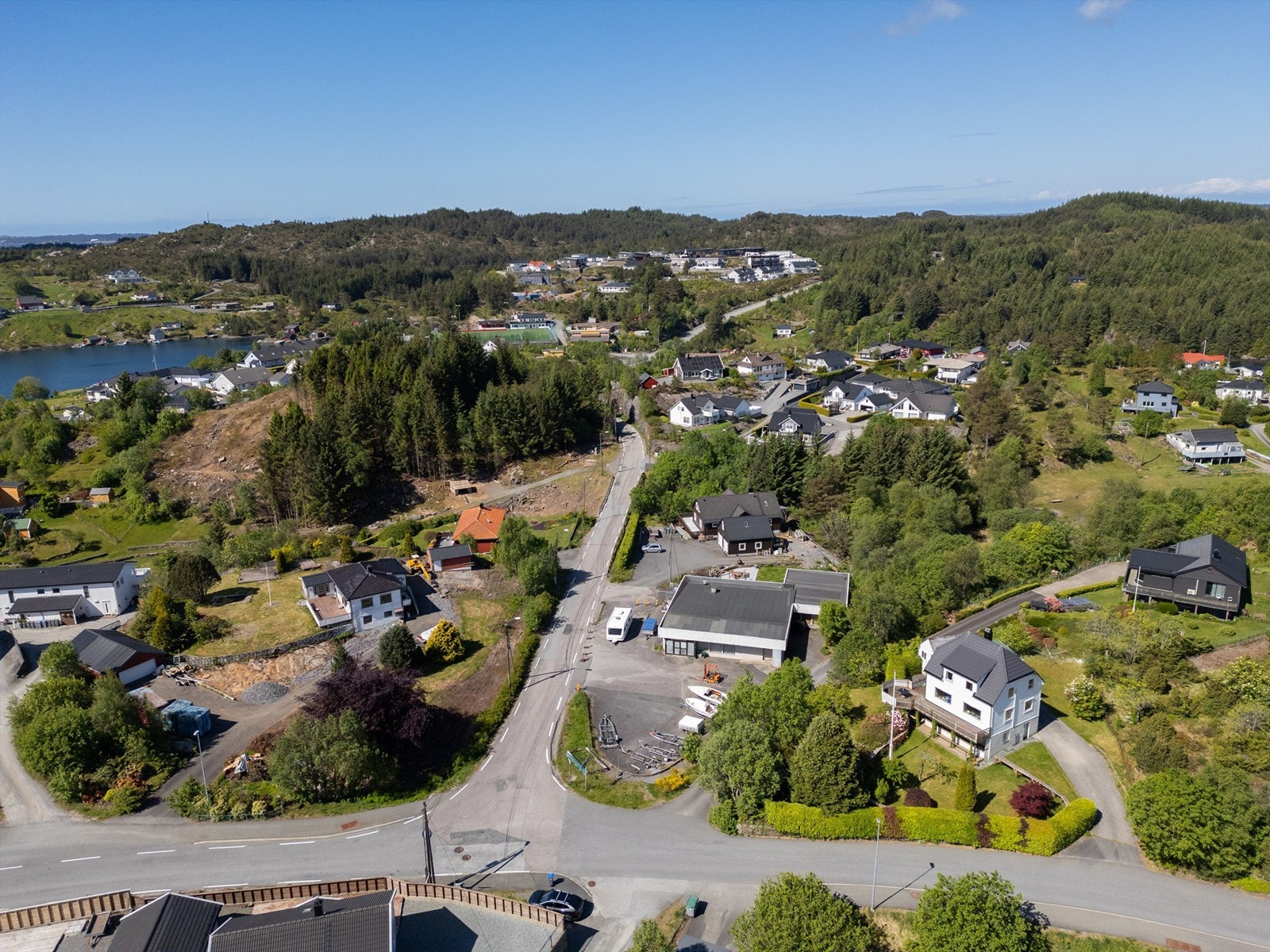 Næringsbygget går over ett plan, og samlet areal er her 336 m² BRA-I. Galleribilde