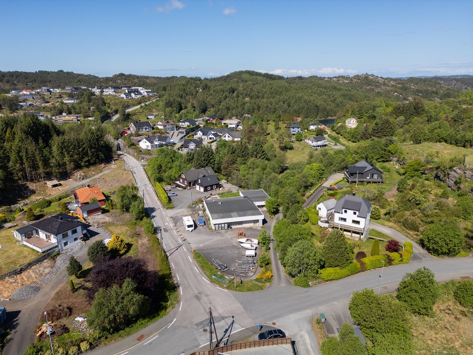 Området er hovedsakelig utbygget med spredt eneboligbebyggelse. Galleribilde