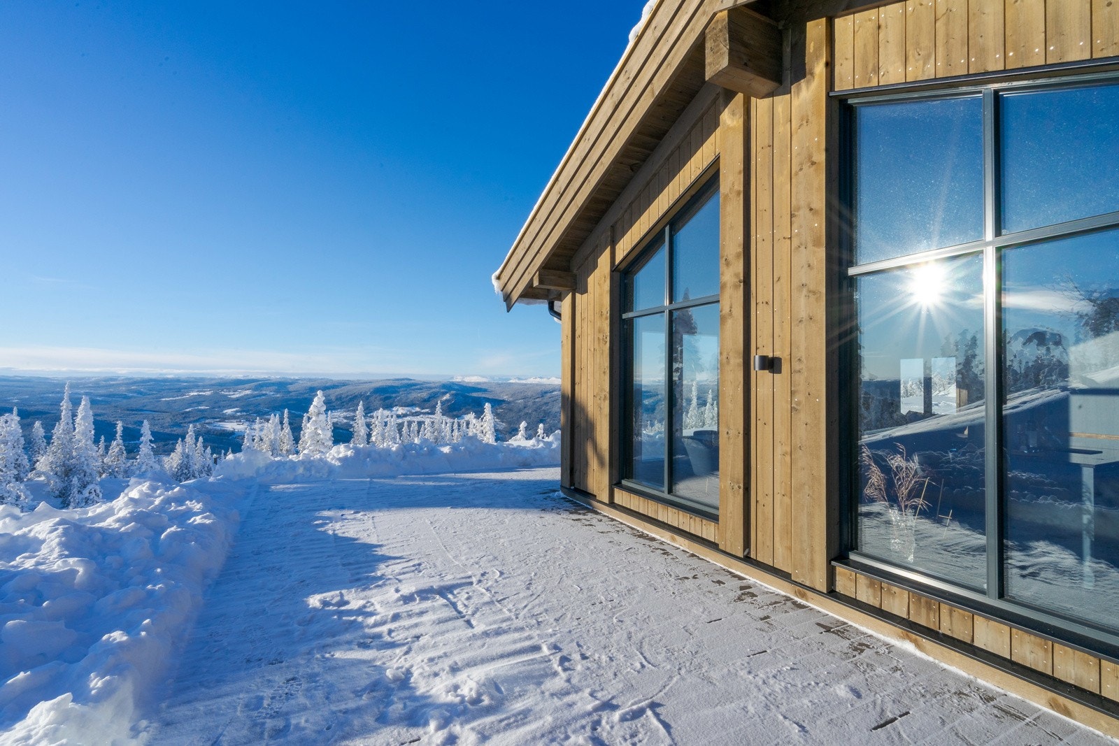 Her får du privat luksus, høy standard og eventyrlig utsikt Galleribilde