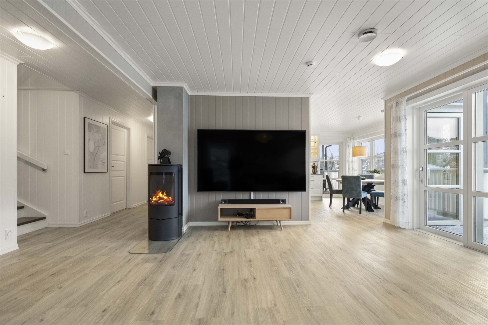 I gangen er det soveromsfløy med to soverom, to boder og bad. Vaskerommet ligg fint plassert ved inngangspartiet. Galleribilde