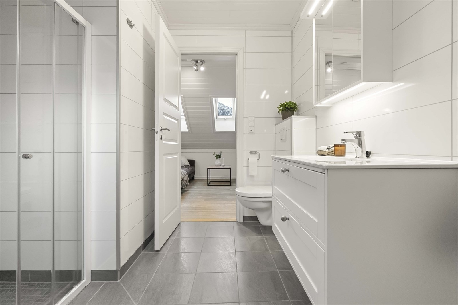 Badet er fint utført i tilsvarande kvalitetar som hovudbadet. Galleribilde