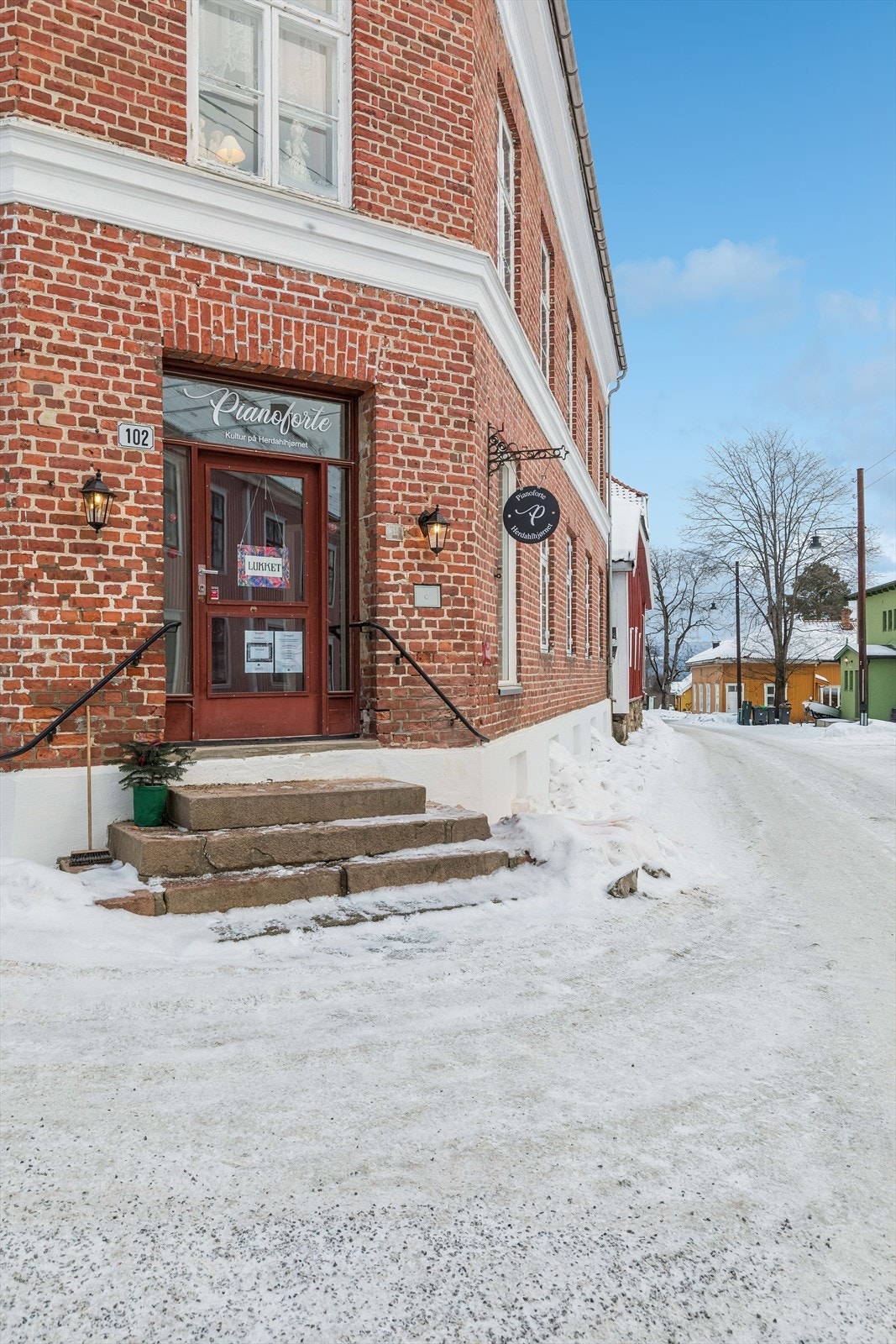 Rett utenfor døren venter de sjarmerende gatene i Øvrebyen. Galleribilde