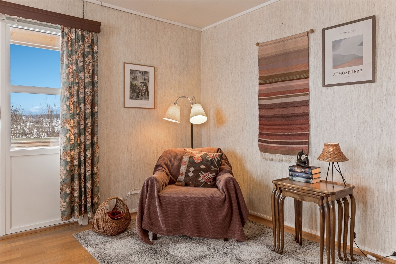 Rommet har plass til både sofagruppe og en egen lesekrok. Galleribilde