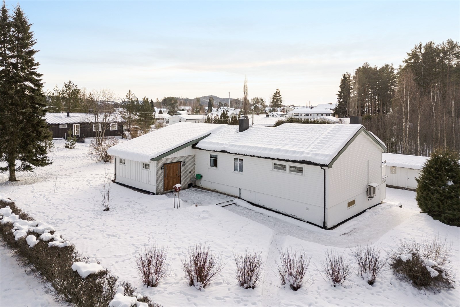 Hage rundt boligen hvor du kan boltre deg, eller hvor barna kan leke fritt. Galleribilde