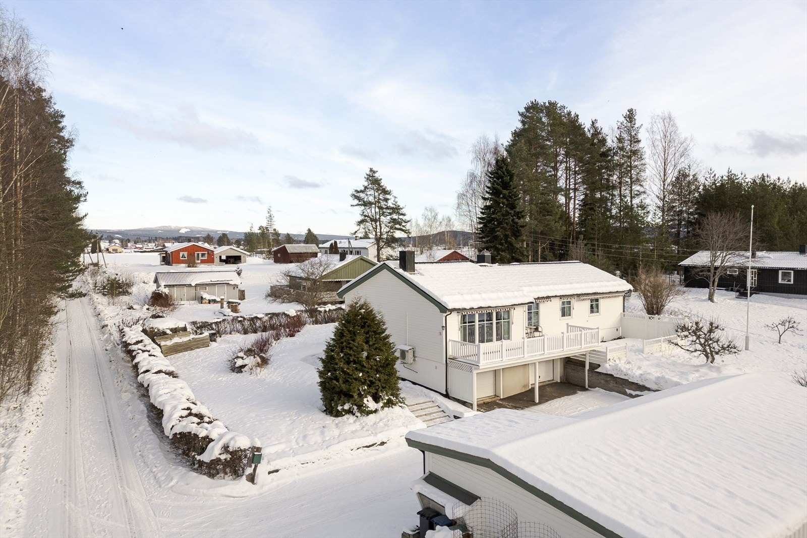 Boligen ligger fint til på feltet, et rolig boligområde på Kjellmyra. Galleribilde