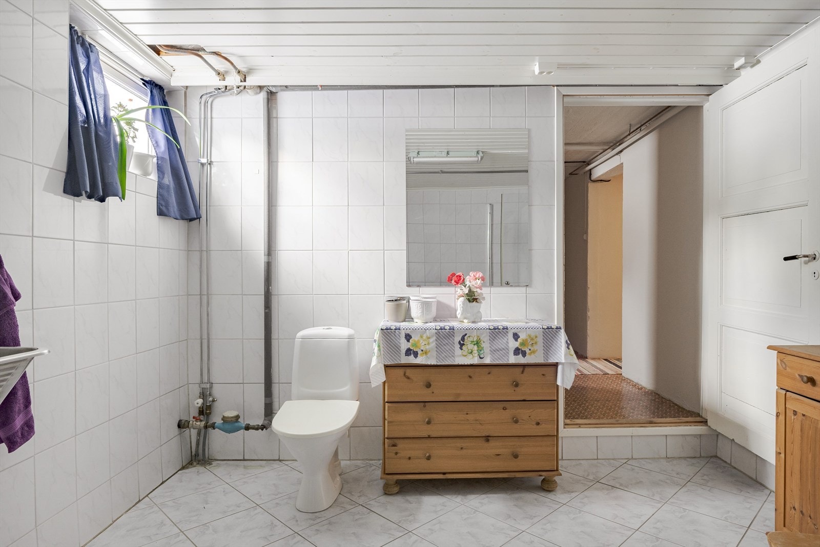 Flislagte vegger og gulv med vannbåren gulvvarme. Galleribilde