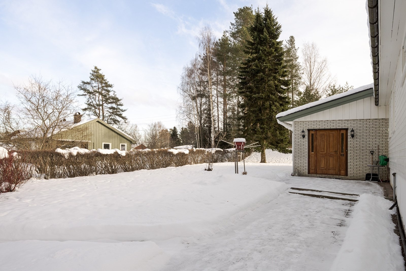 Boligen inngangsparti som ligger på baksiden. Galleribilde