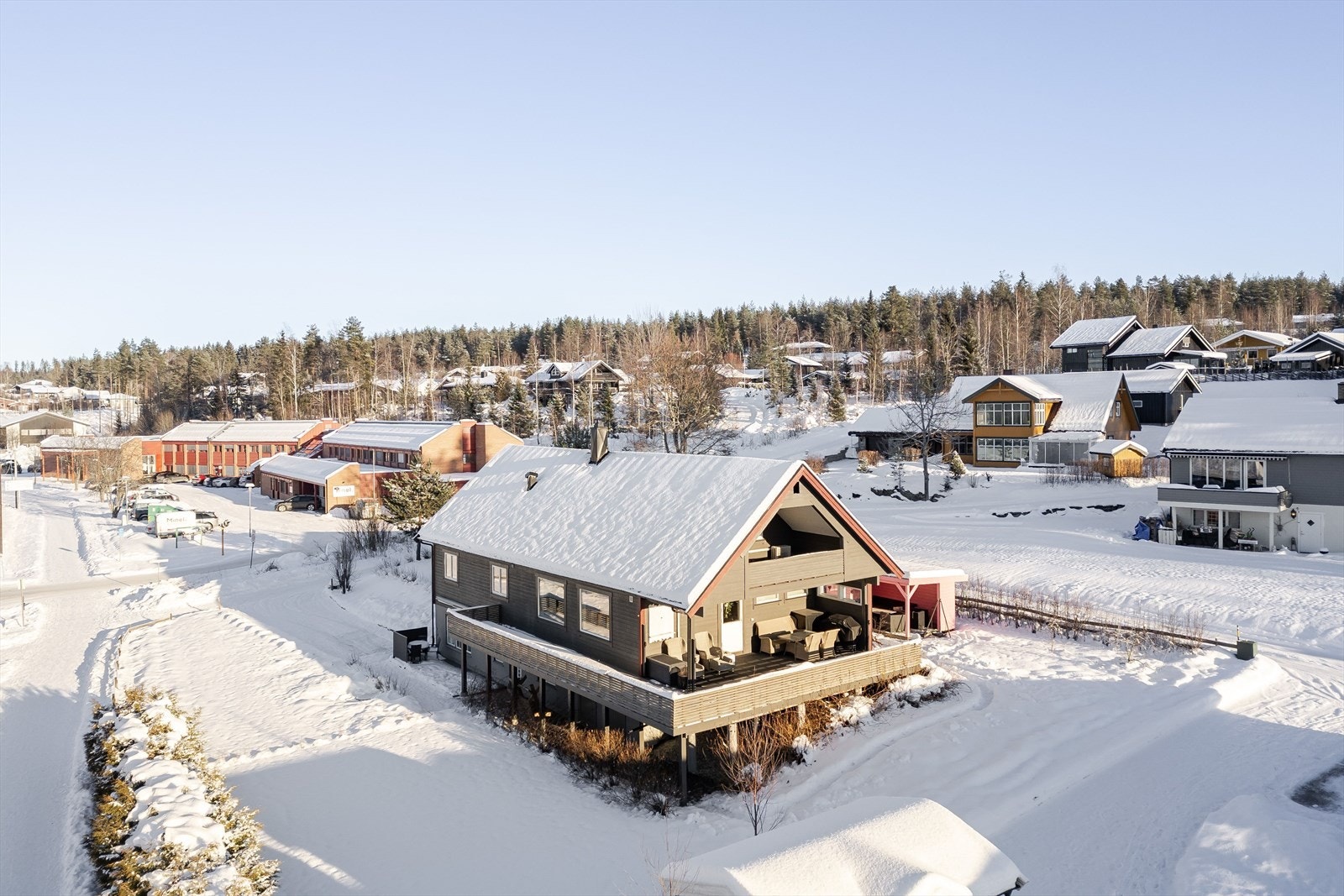 Velkommen til Fjeldsetlia og denne flotte familieboligen i Halvdan Lunds veg 28! Fotograf: Bernat Tubau. Galleribilde