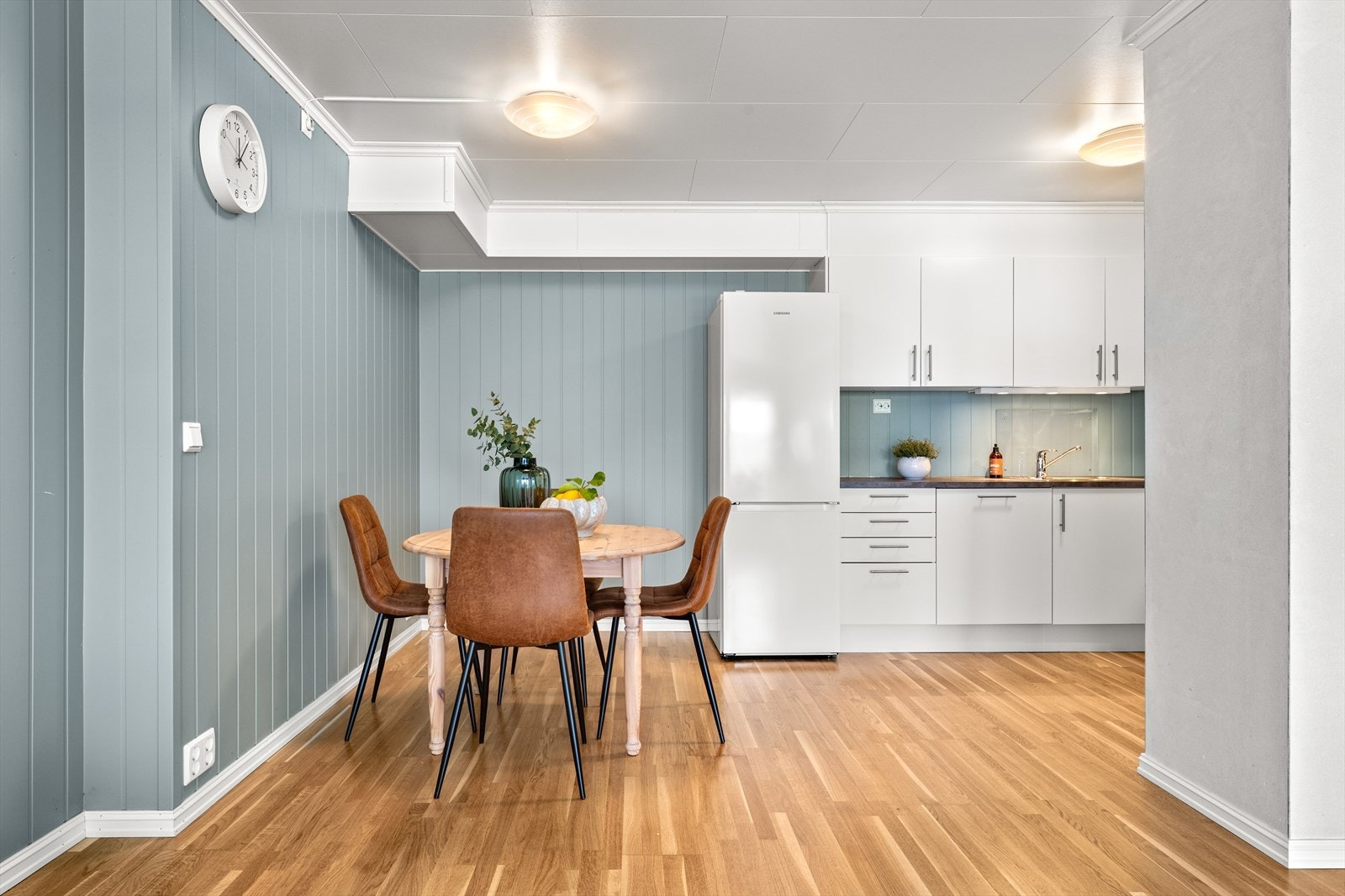 Spiseplassen er i praktisk tilknytning til kjøkkenet. Galleribilde