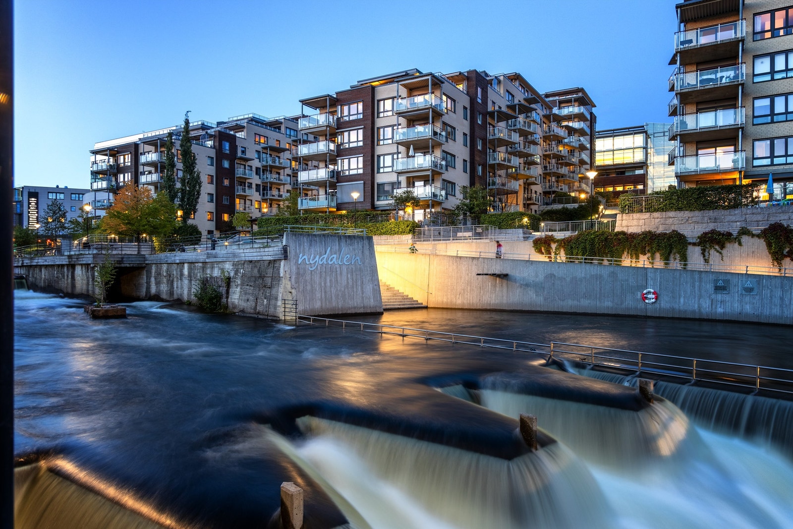 Fra leiligheten er det kort avstand til den populære badeplassen i Nydalen. Galleribilde