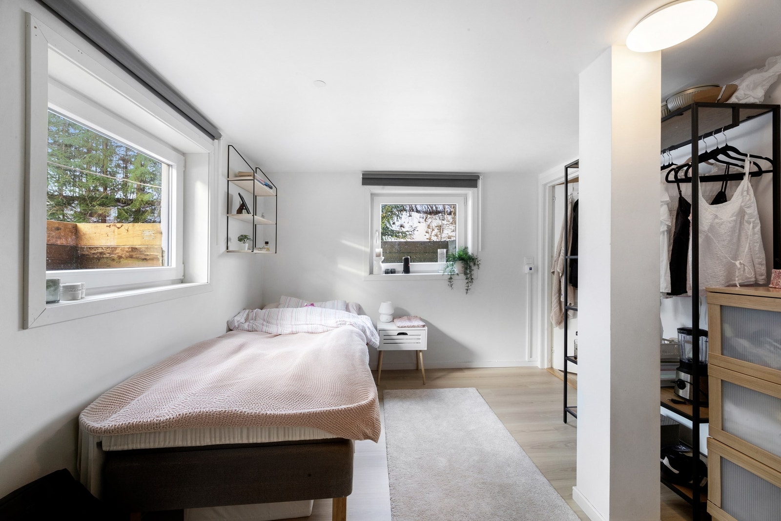 I kjelleren er det fire soverom Galleribilde