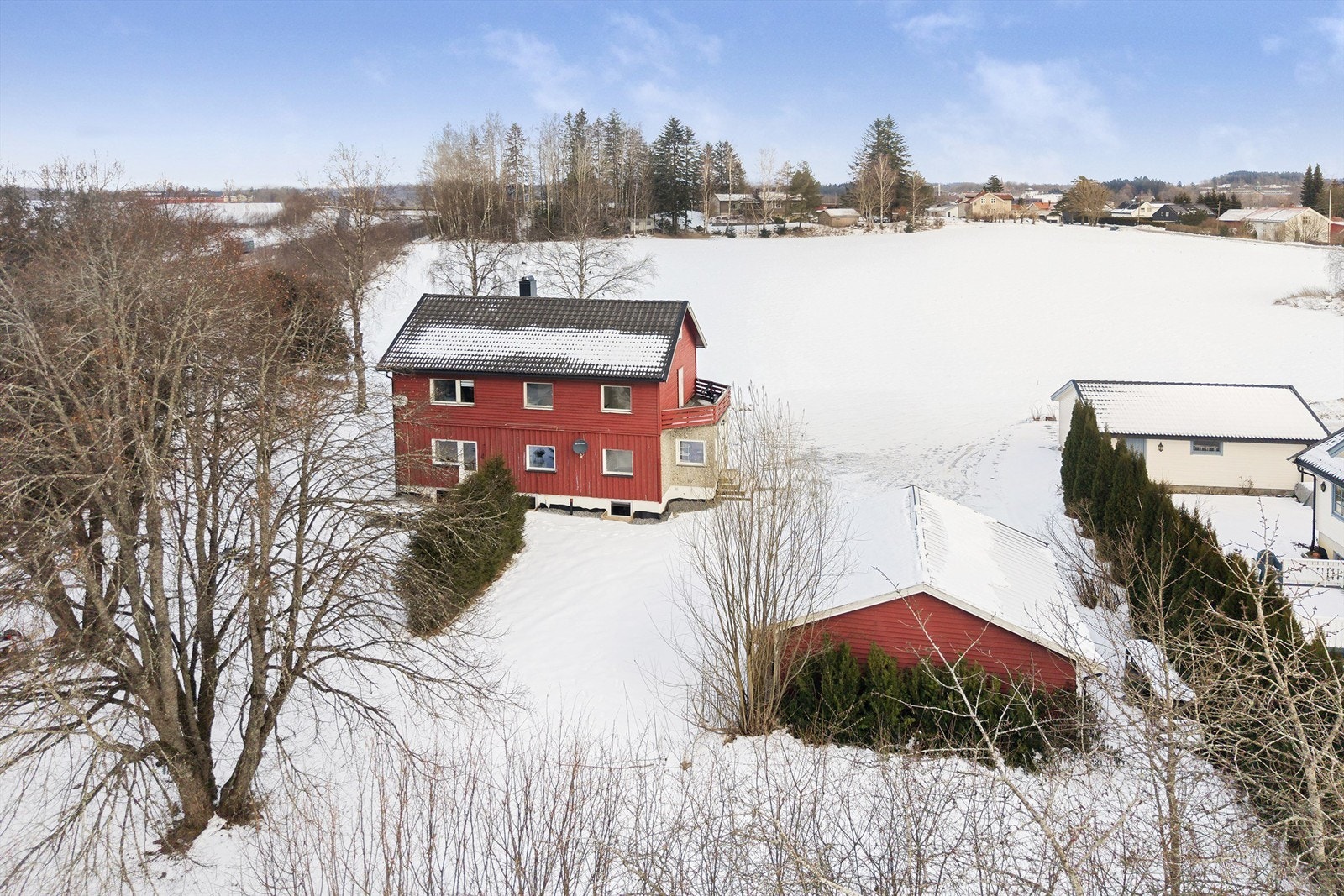 For de som ønsker innendørs treningsmuligheter, ligger Eika Sportssenter og Fresh Fitness Ås i kort avstand fra boligen Galleribilde