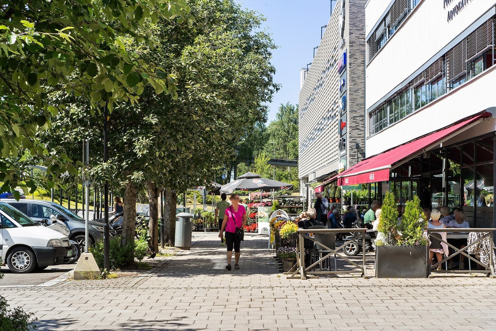 Kort vei til Ås sentrum med det meste av servicetilbud, hyggelige gater og spisteder Galleribilde