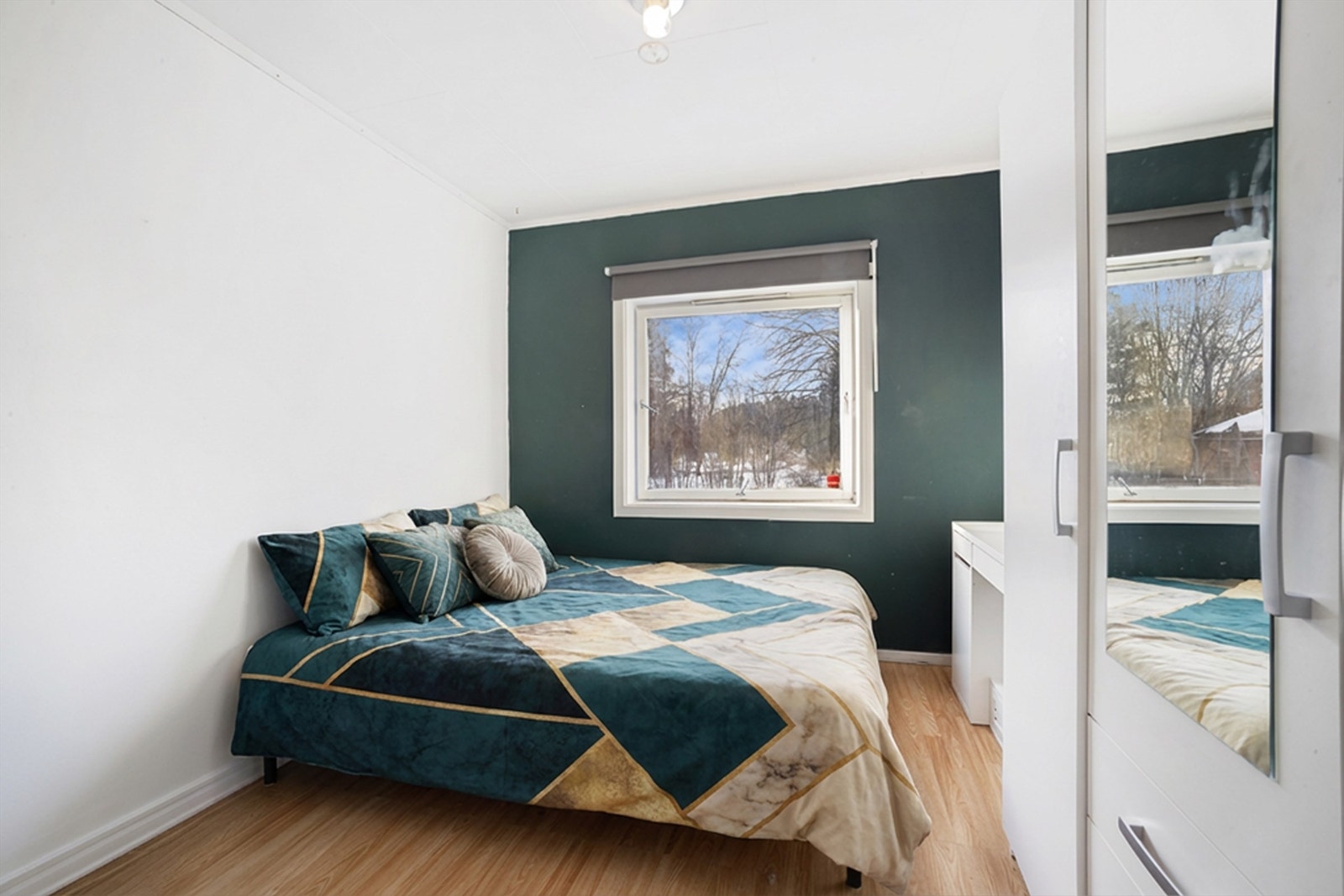 I 2. etasje er det tre soverom med garderobeskap Galleribilde