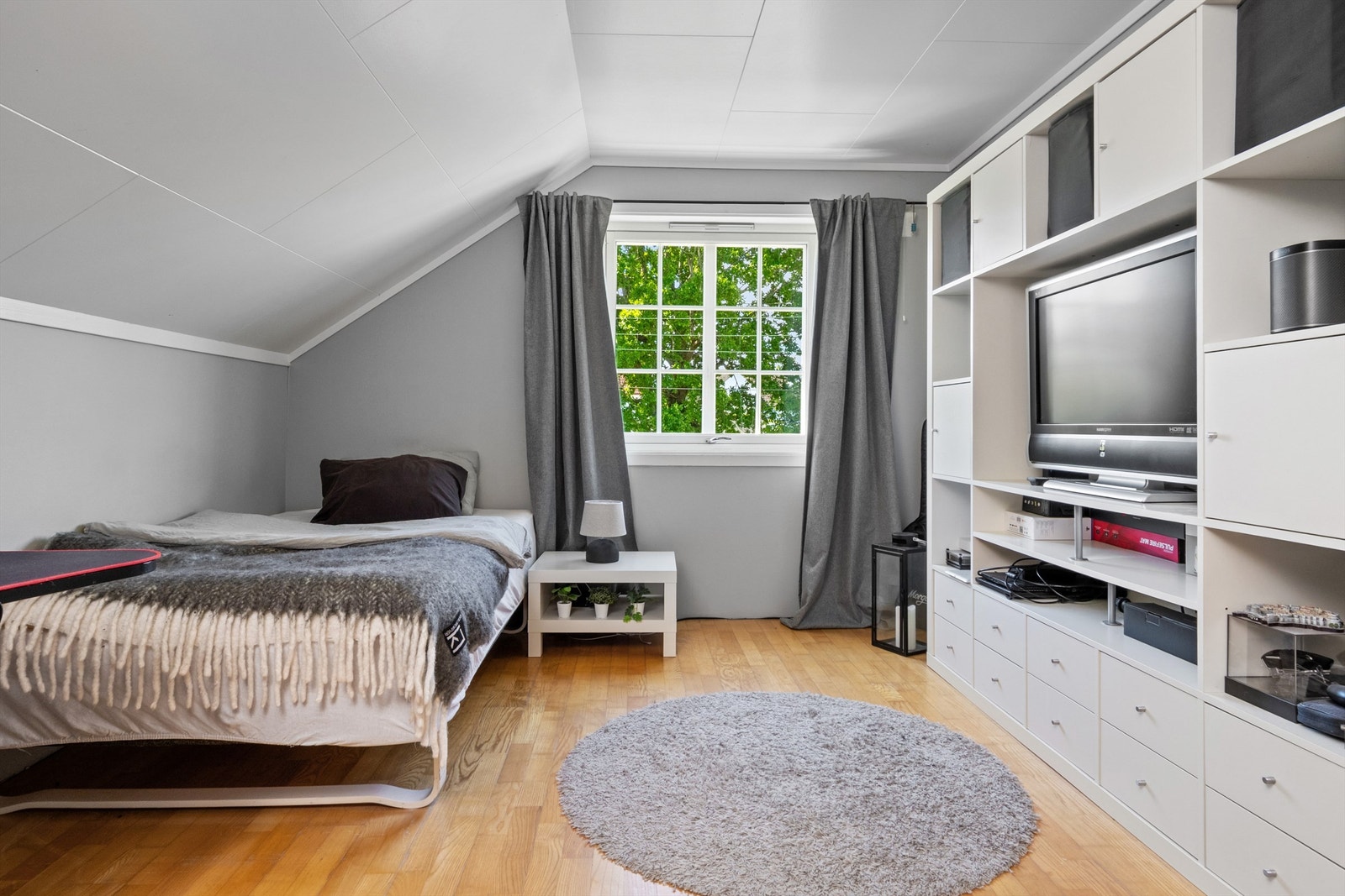 Soverom 3 er av god størrelse og har mulighet for dobbeltseng og tilhørende møblement. Galleribilde