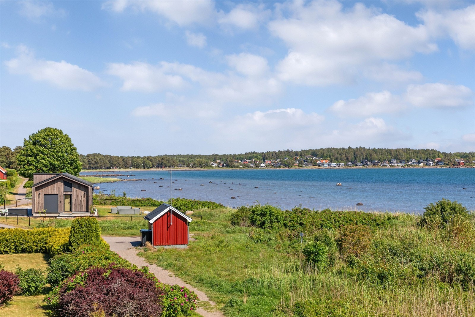 Utsikt mot Skallevold fra soverommet. Galleribilde