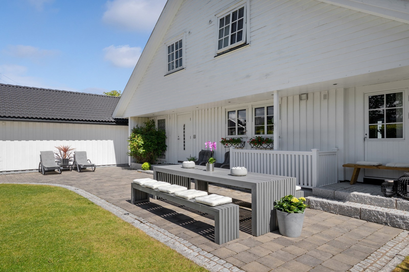 Innbydende og velholdt inngangsparti. Galleribilde