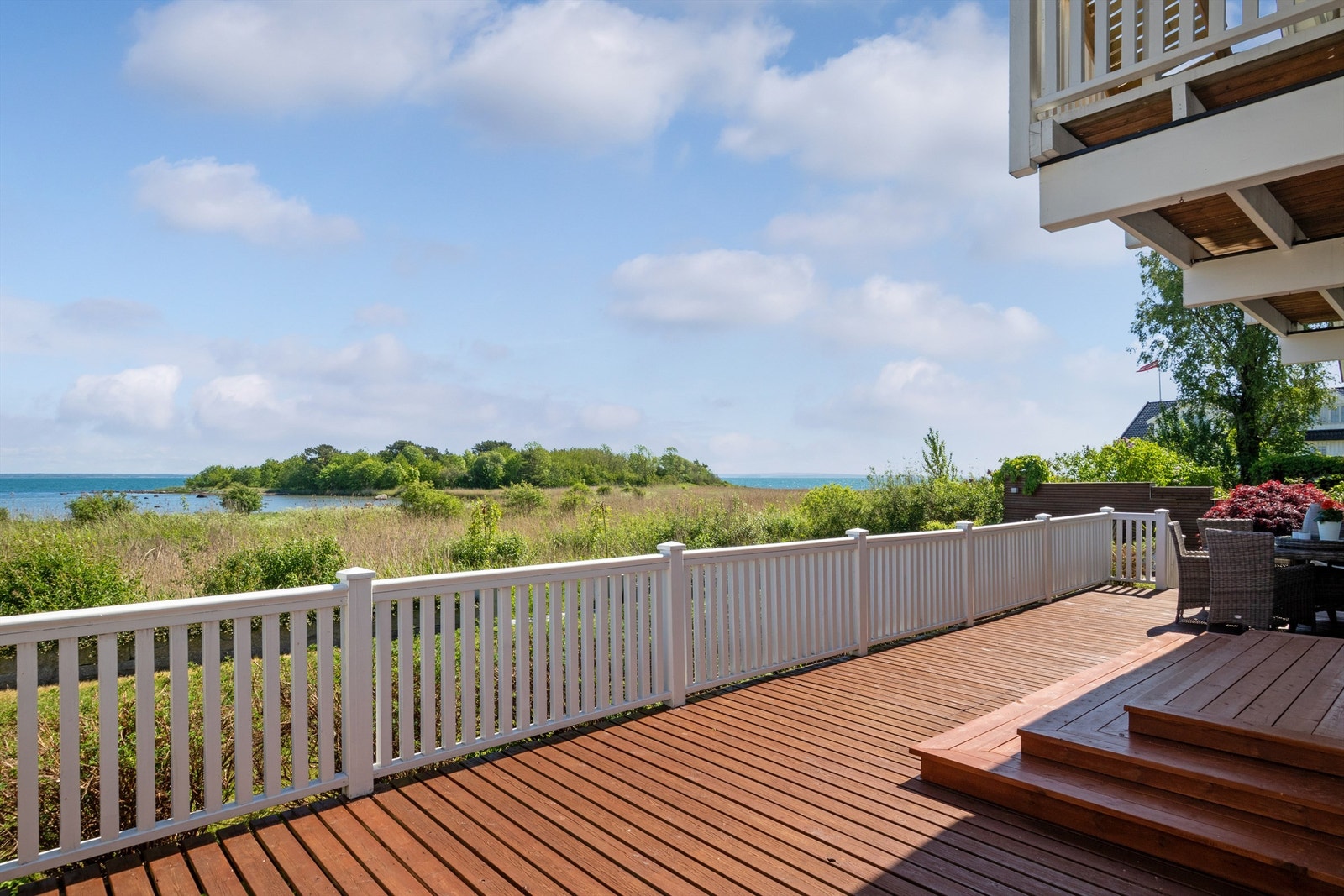 Verandaen på utsiden er ca. 56 kvm og gir en flott, solfyltforlengelse i sommerhalvåret. Galleribilde