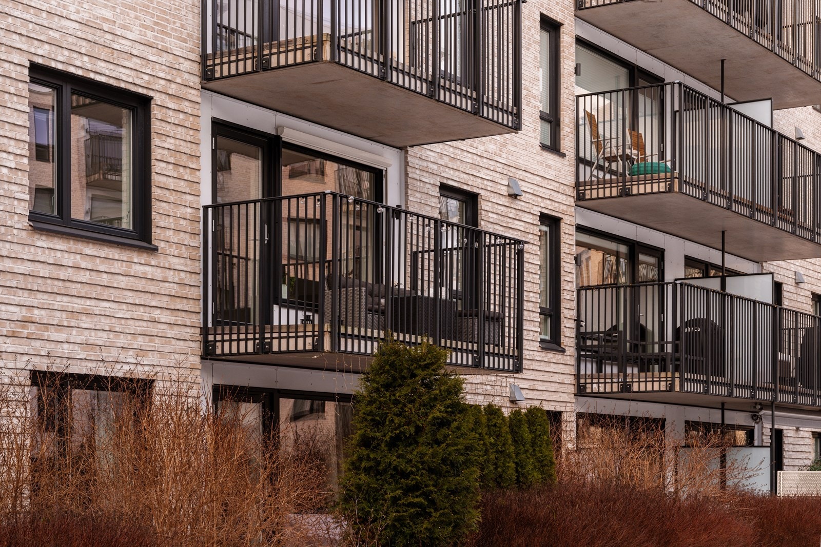 Her bor dere i et nyere, lettstelt og innbydende hjem, beliggende i et populært boligområde. Galleribilde