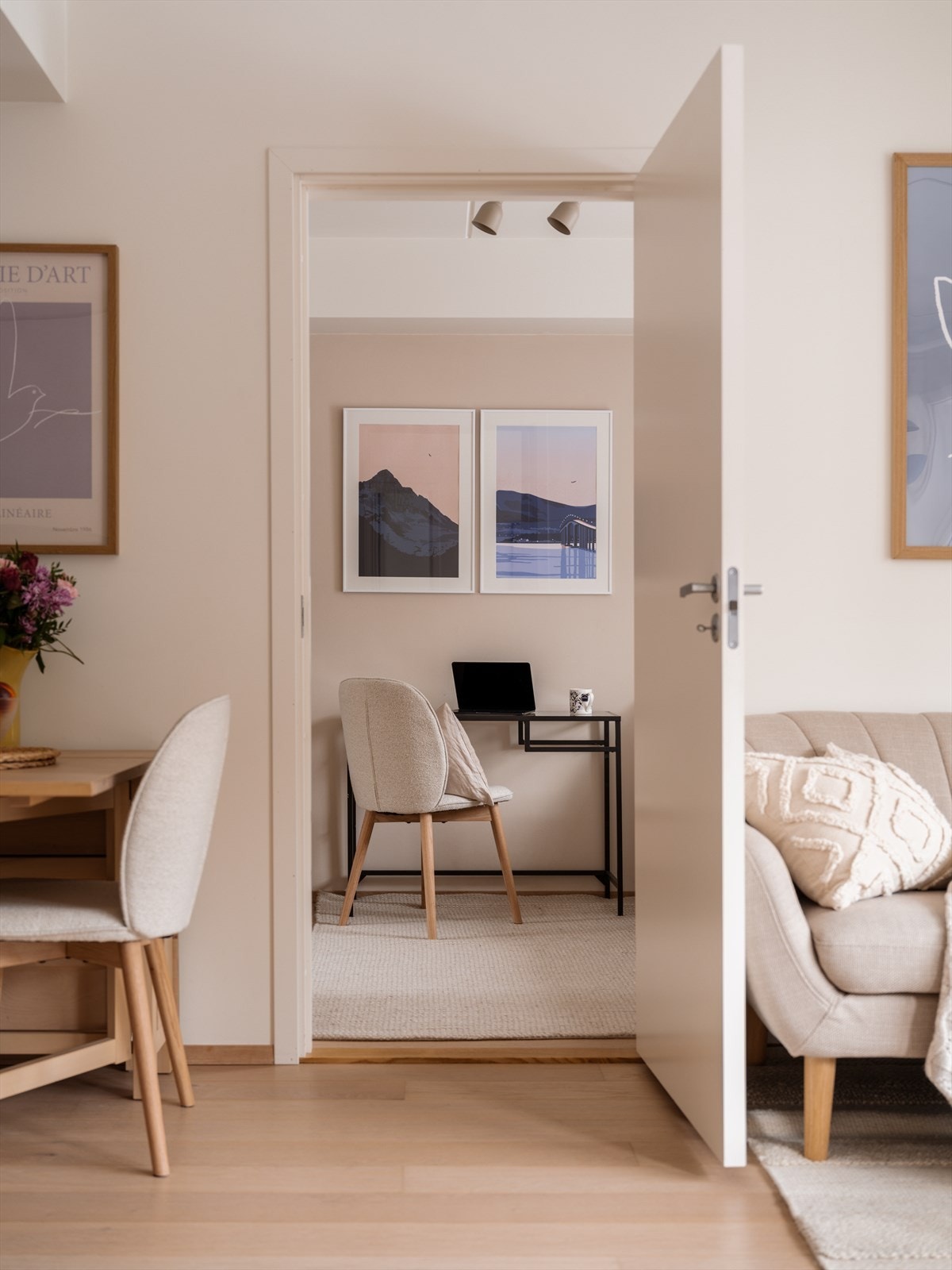 I andre enden av leiligheten ligger det andre soverommet - la oss ta en kikk! Galleribilde