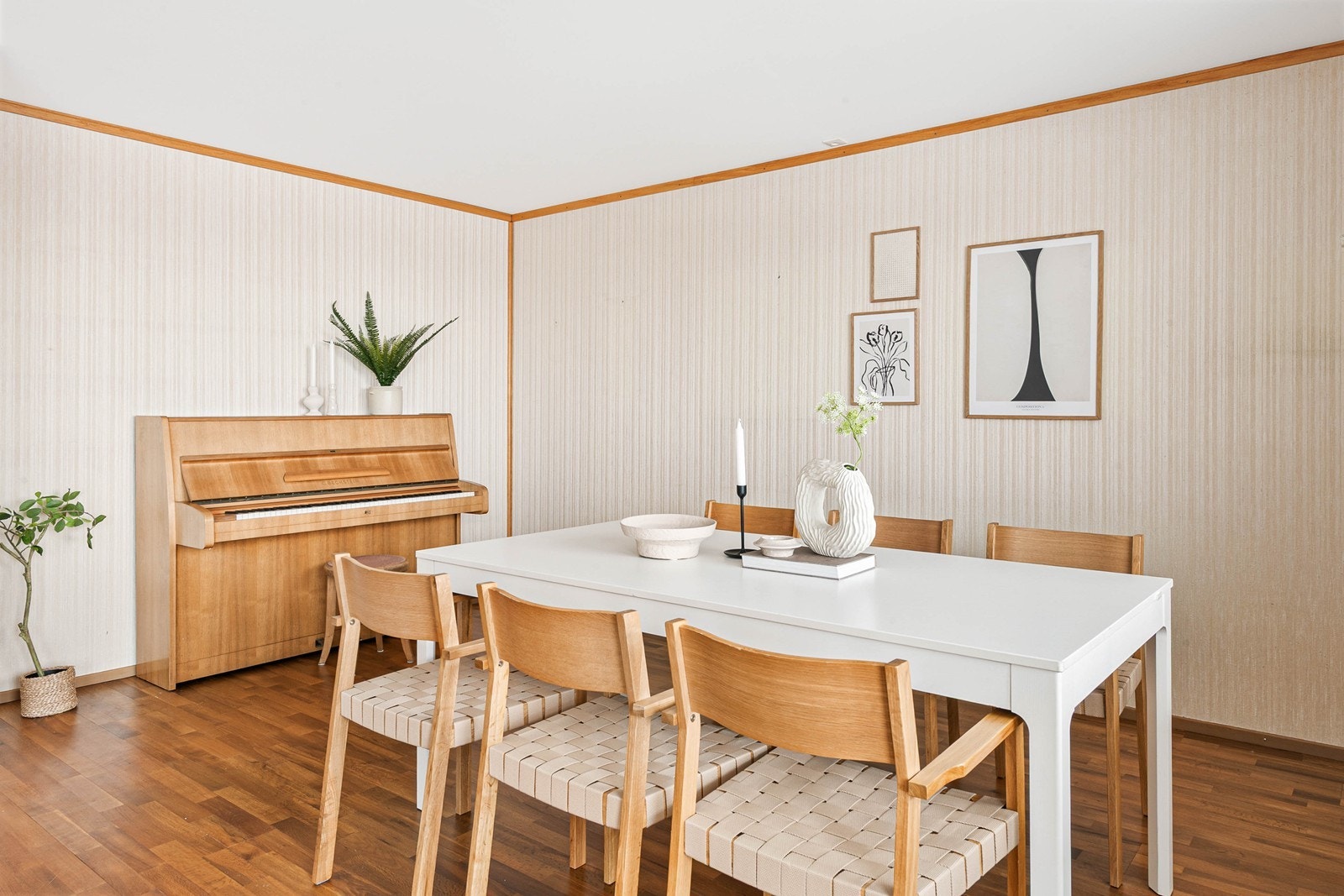 God plass til langbord for sosiale anledninger Galleribilde