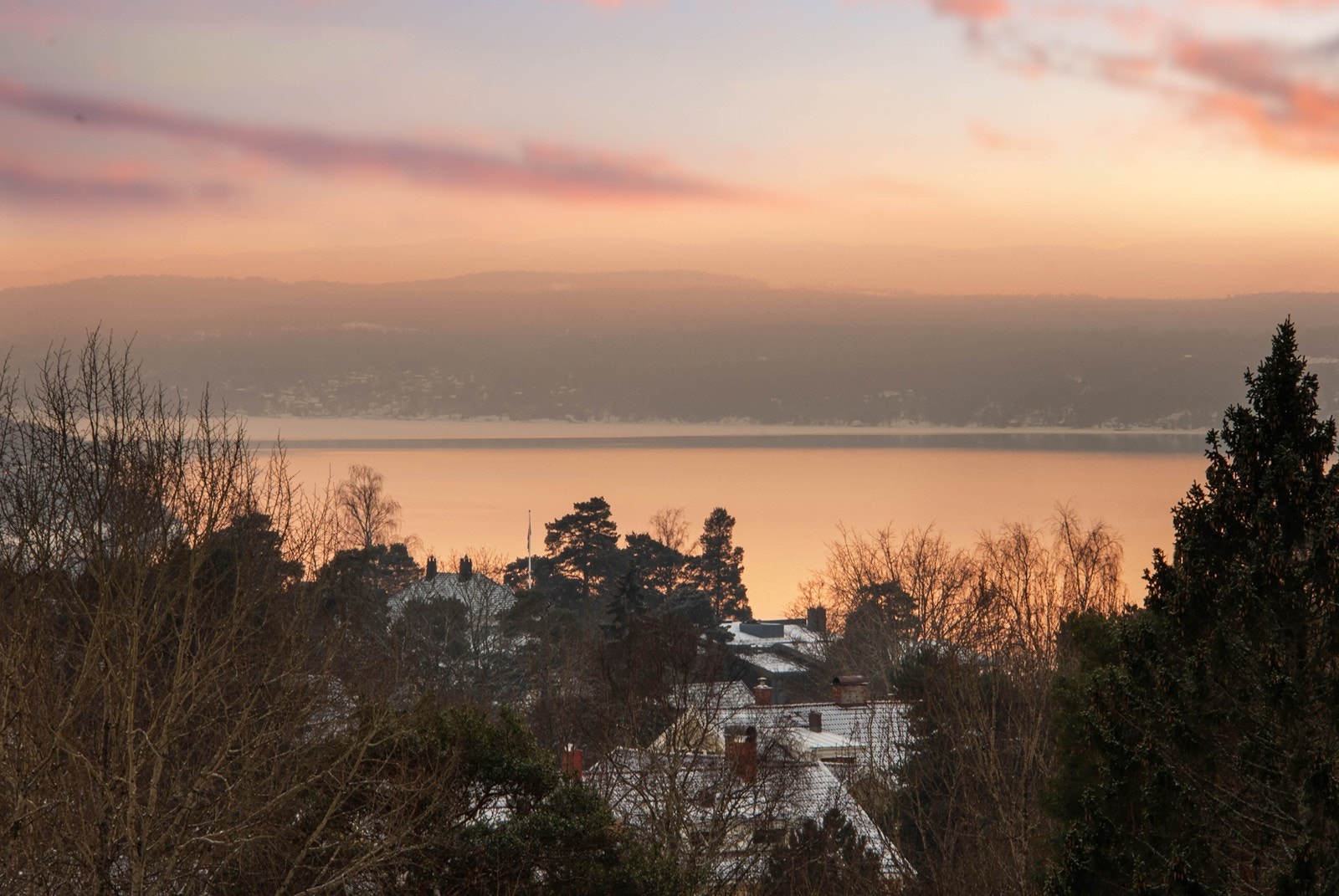 Fantastisk fjordutsikt fra både terrasse og stue Galleribilde