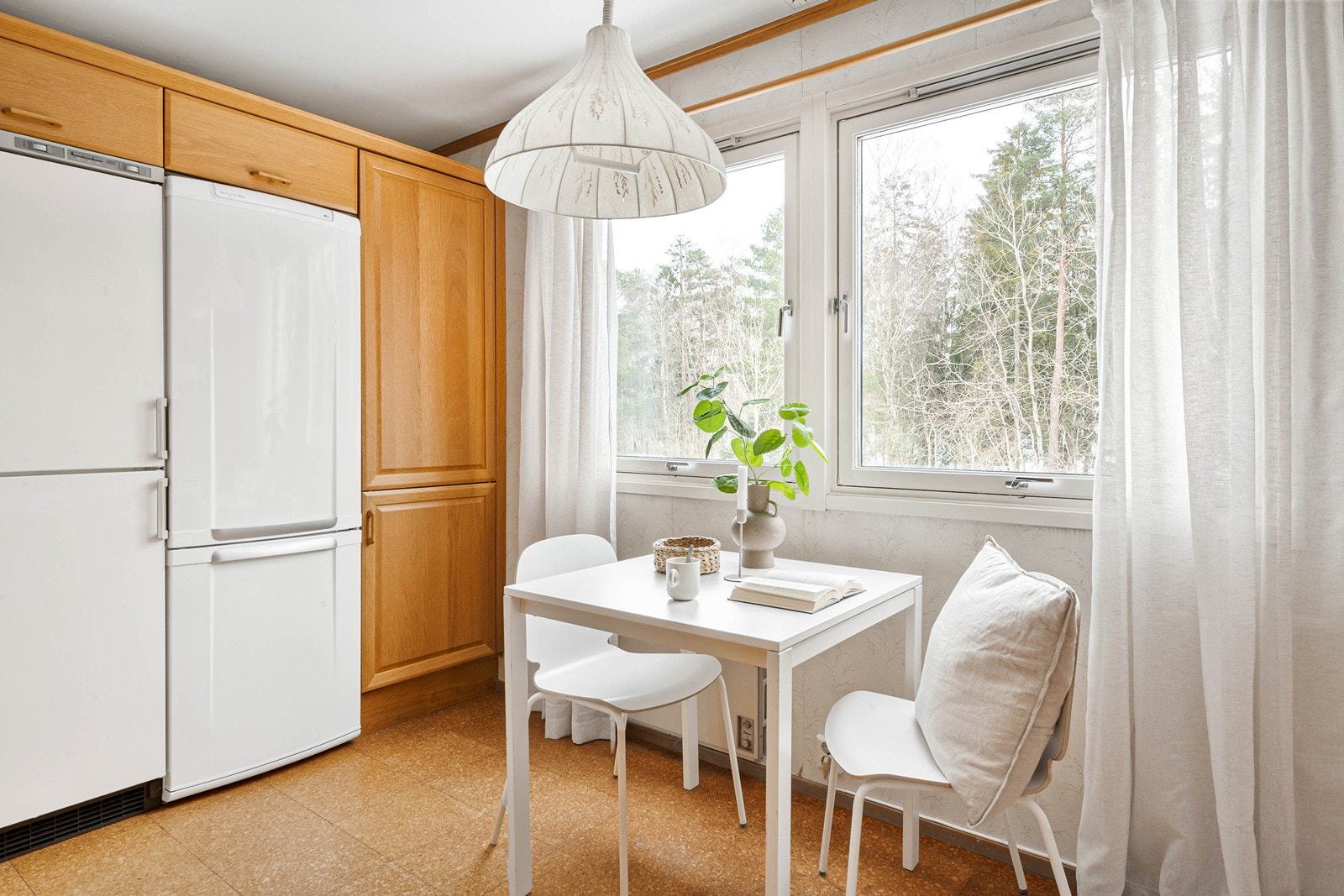 Kjøkkenet holder en eldre standard og trenger modernisering Galleribilde