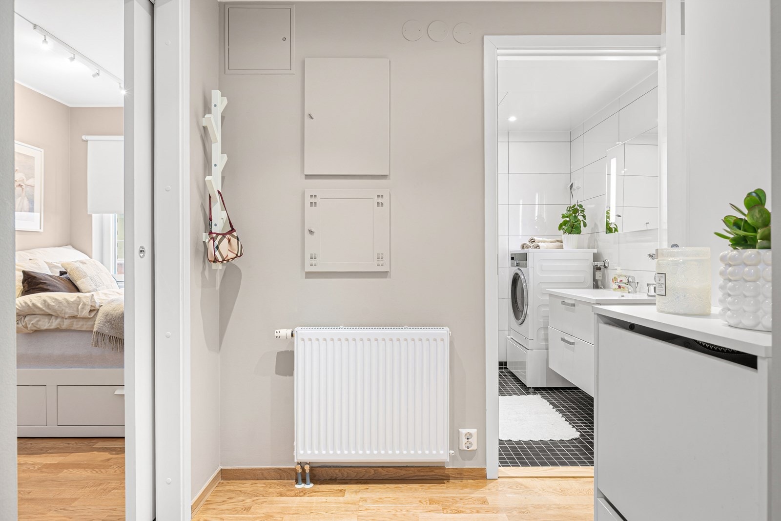 For ytterligere oppbevaring disponerer leiligheten en egen bod i kjeller på 8 m² hvor det kan lagres ski og annet turutstyr. Galleribilde