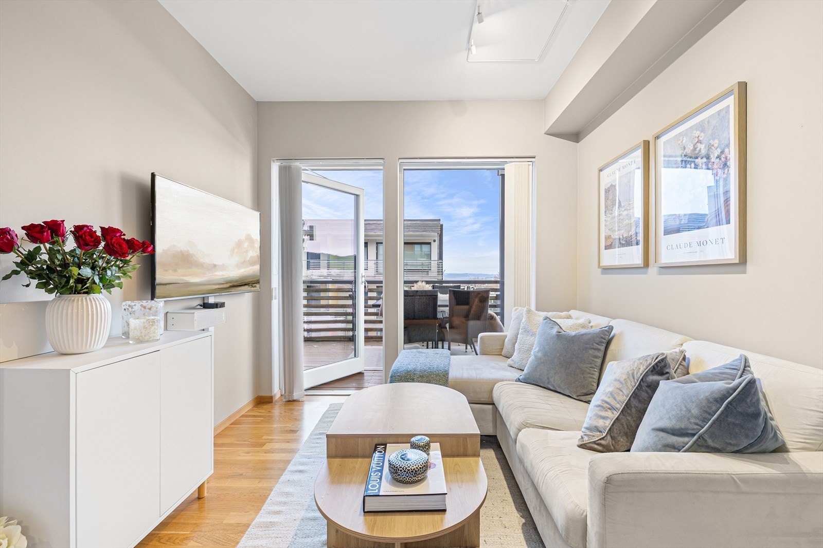 Leiligheten som ble ferdigstilt i 2016 er en del av et høysatsningsprosjekt som er bygget etter passivhusstandard. Dette sørger for lavt energiforbruk og rimelige bokostnader gjennom blant annet fjernvarme, og god isolering. Galleribilde