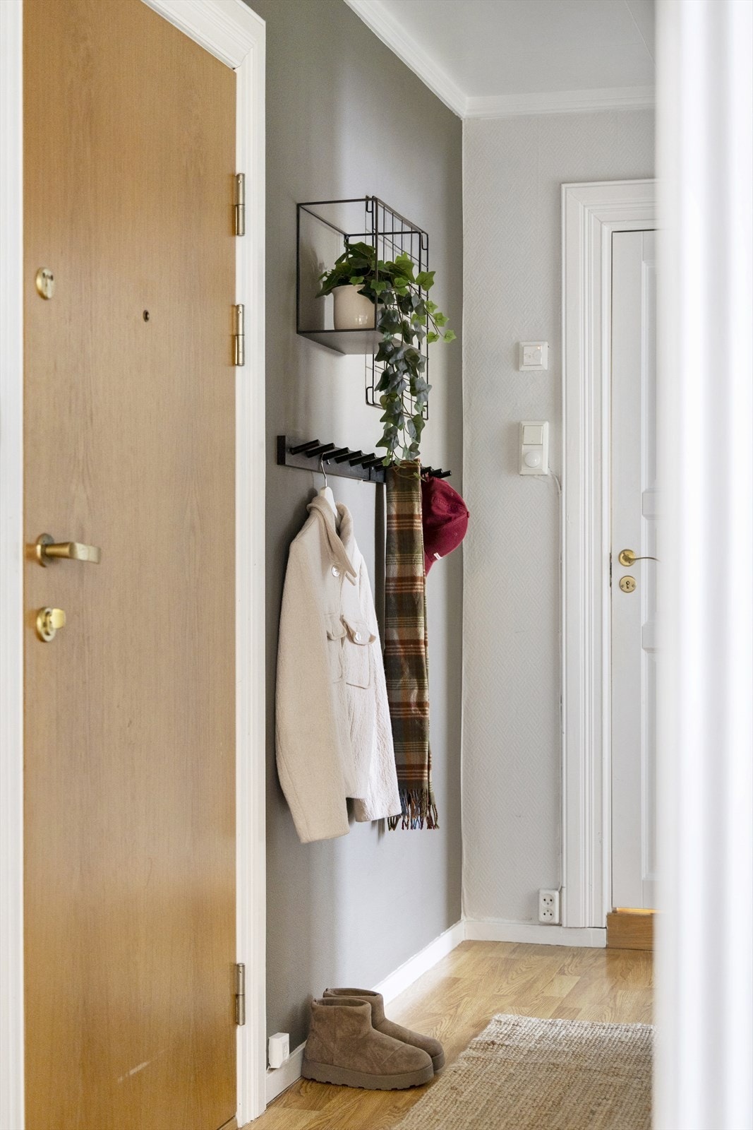 Entré/gang med plass til yttertøy og sko. Galleribilde