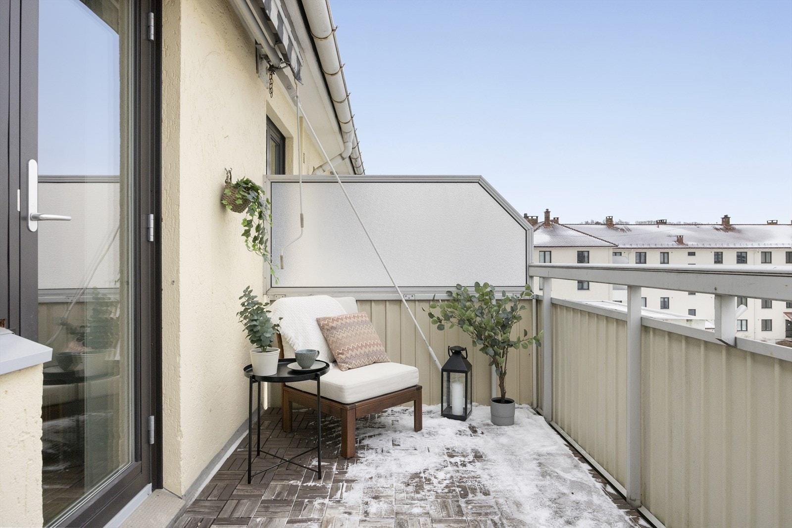 Balkong med sittegruppe og luftig utsyn. Galleribilde