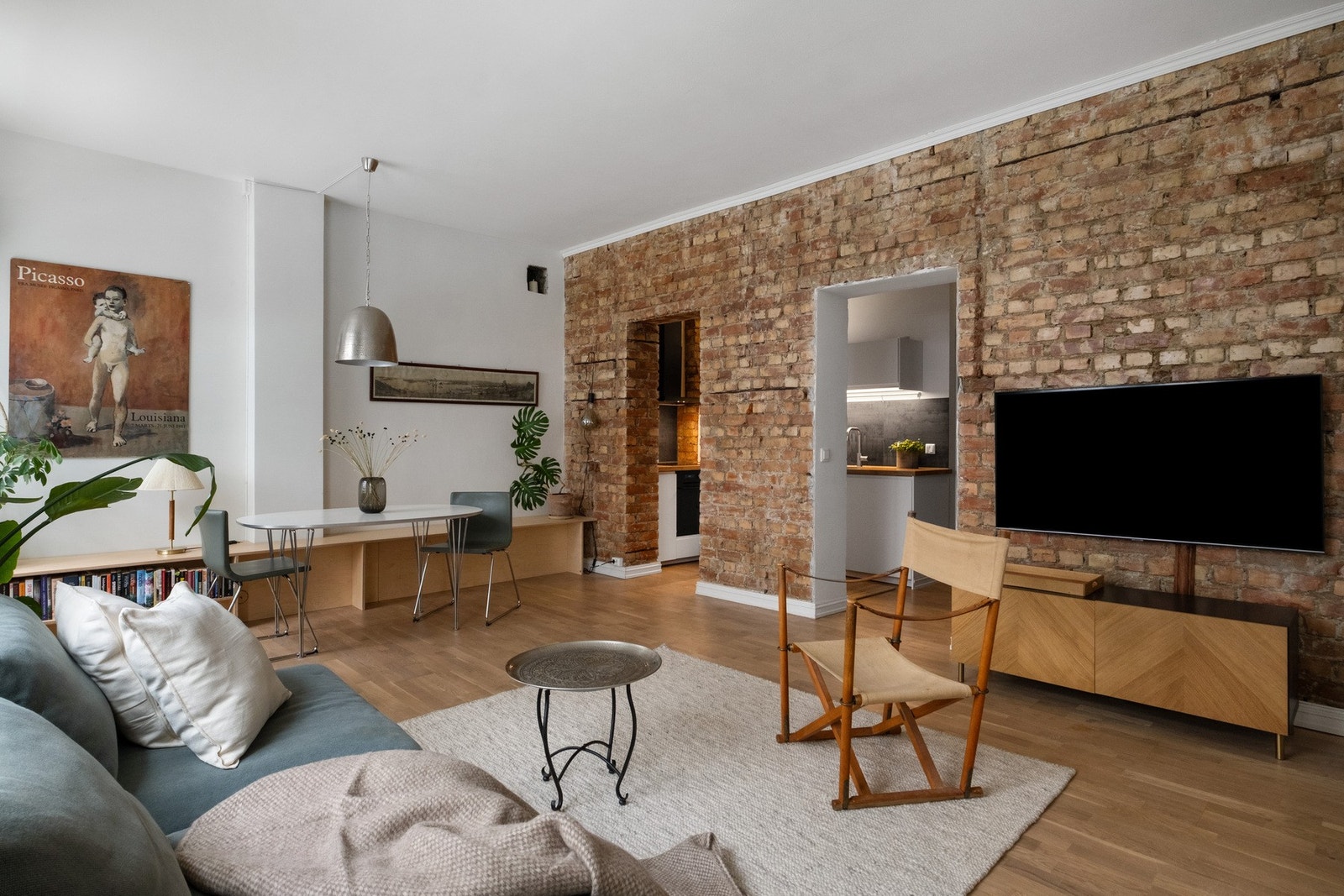 Synlig teglstein gir en helt unik atmosfære. Galleribilde