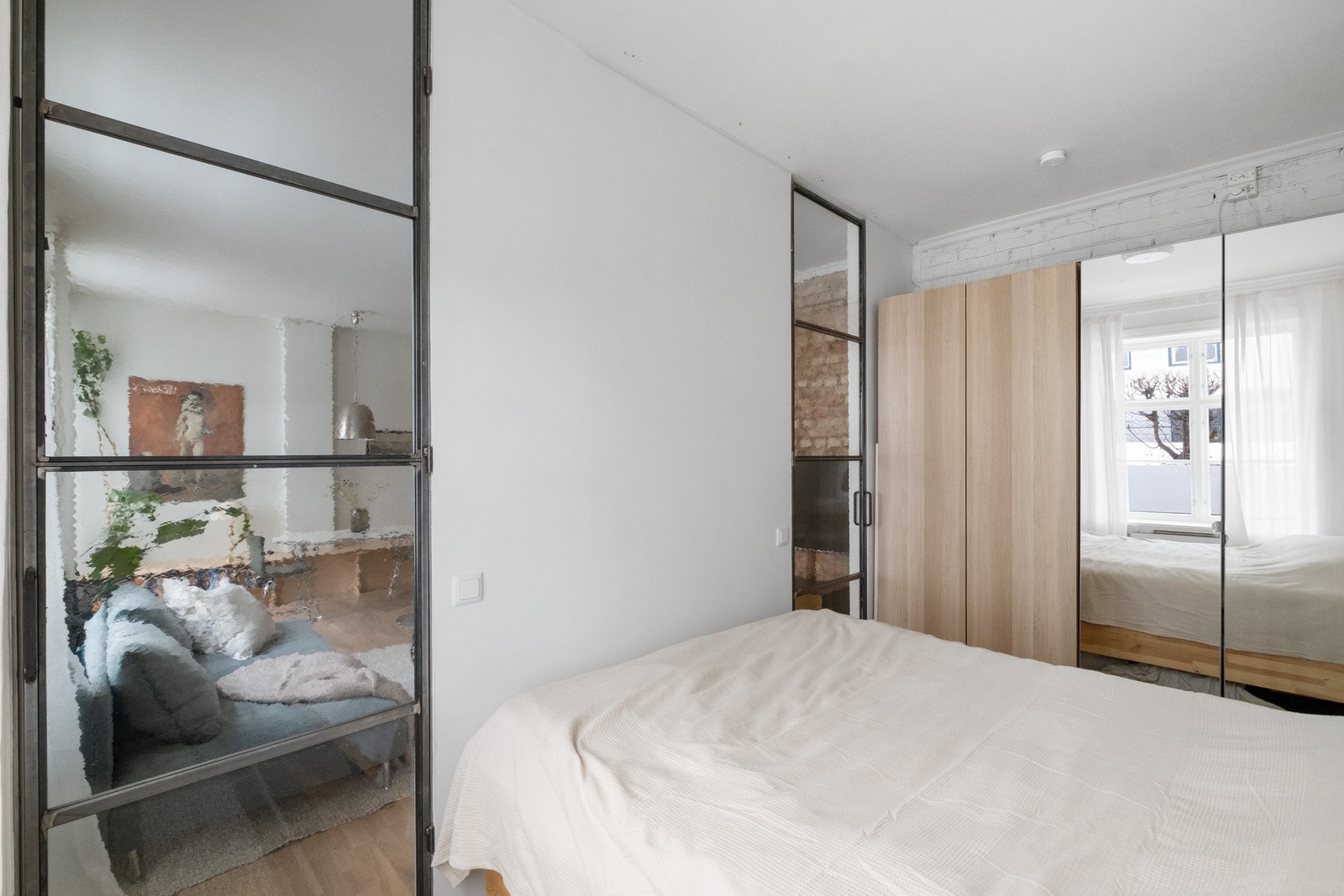 Soverommet har adkomst via to dører. Galleribilde