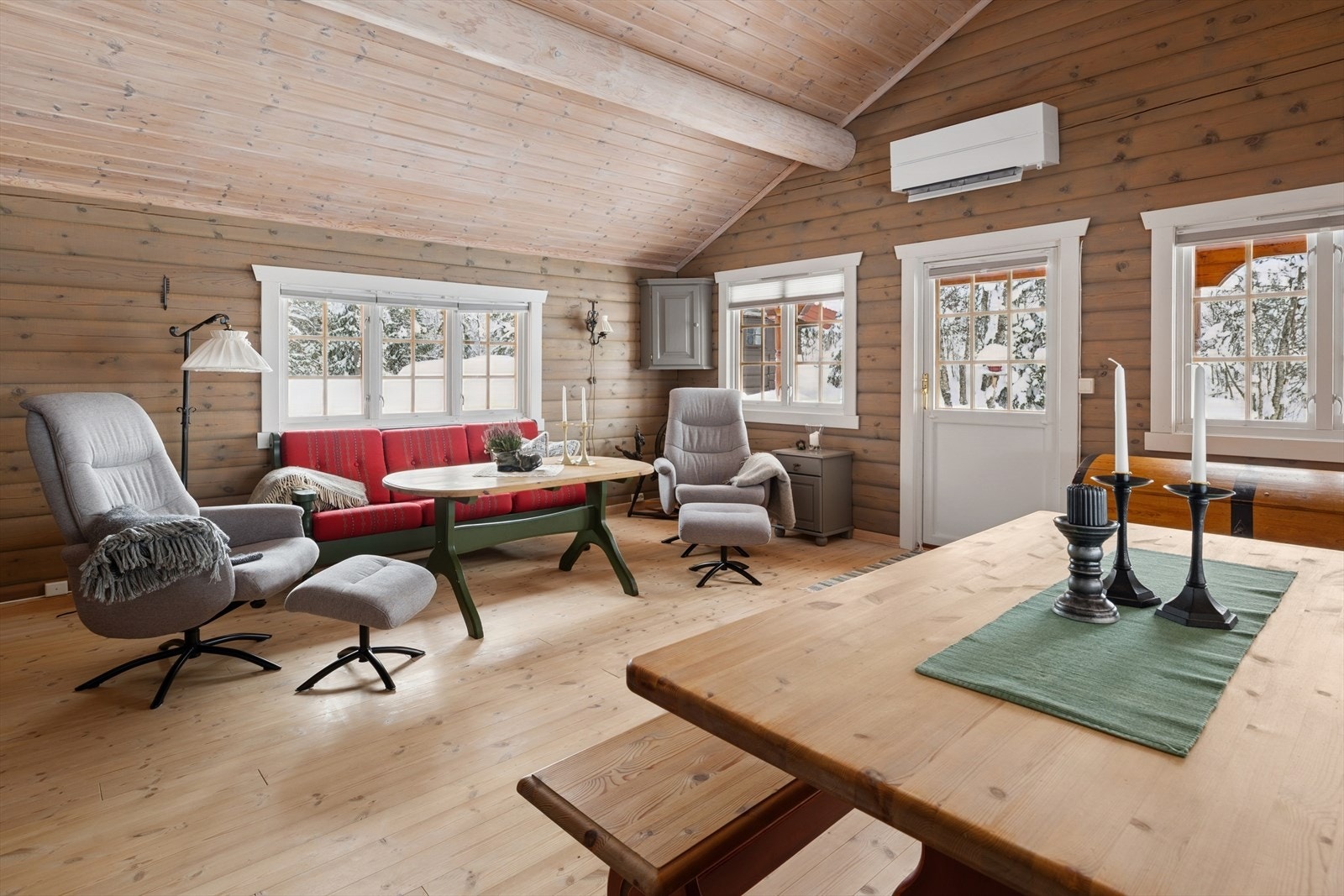 Fra stuen er det adkomst til de flotte uteområdene. Galleribilde