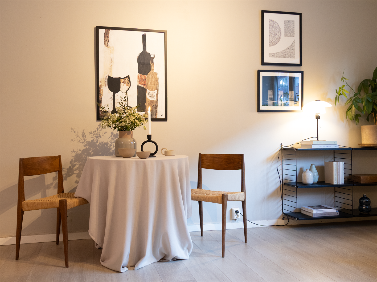 Det er også rom for et spisebord for hyggelige sammenkomster. Galleribilde