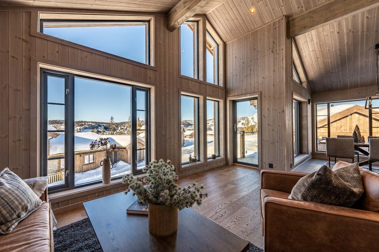 store vinduer som gir masse lys. Galleribilde