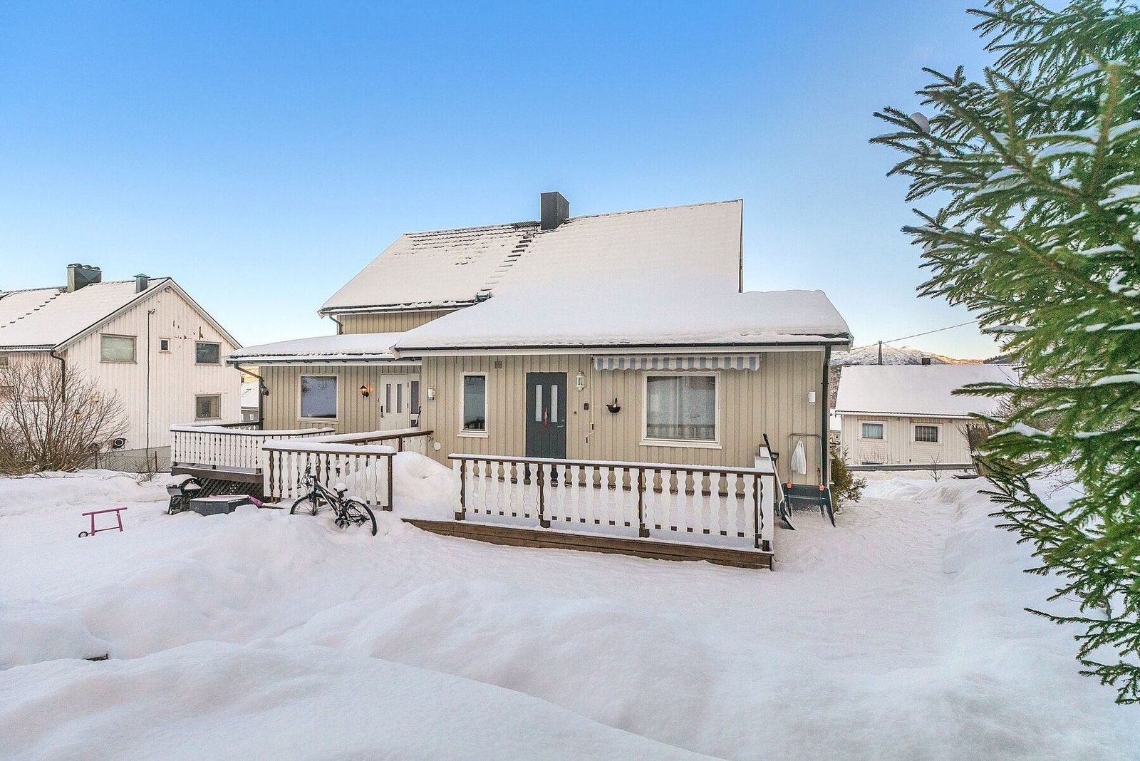 Uteområdet ved inngangspartiet Galleribilde