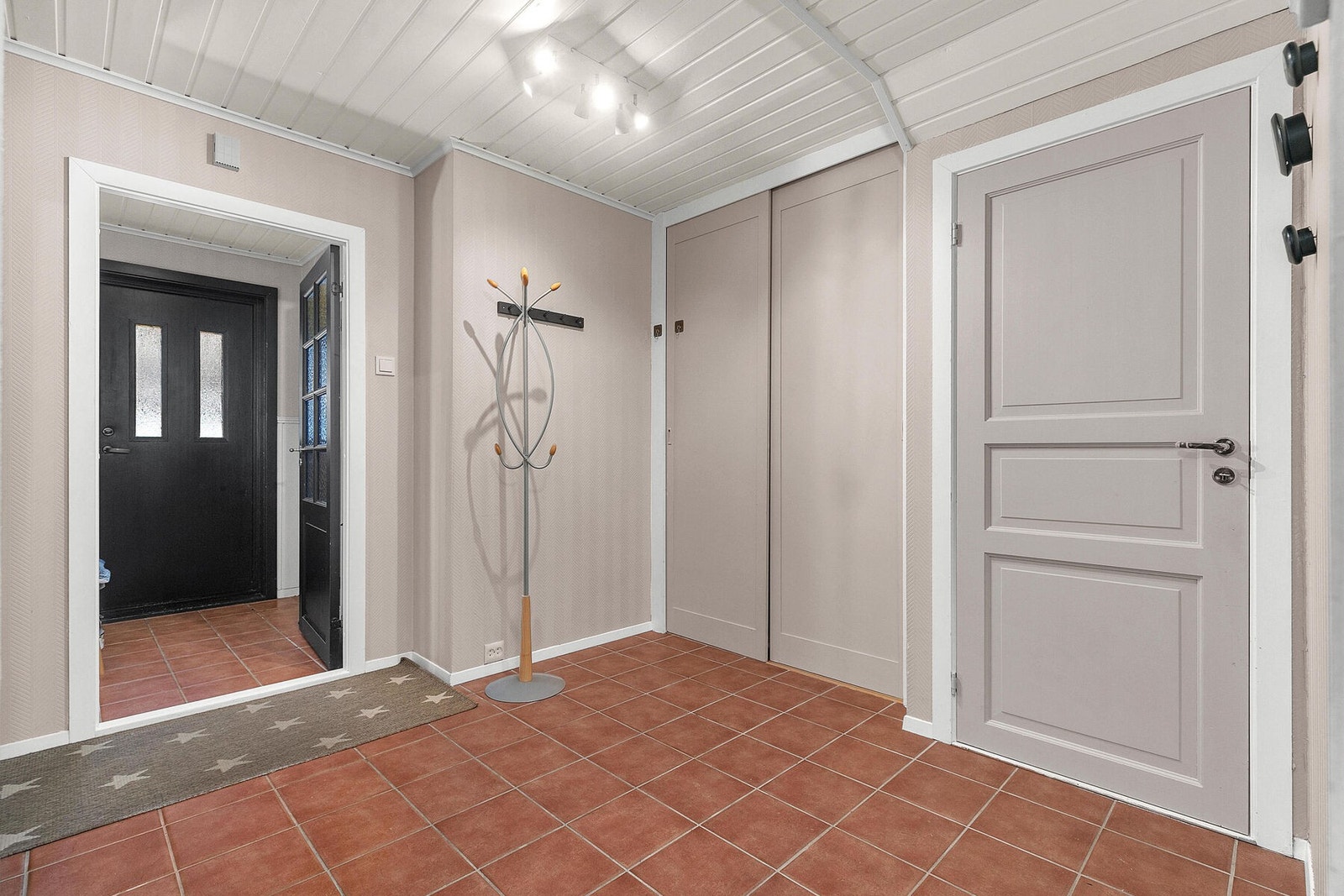 Romslig hall Galleribilde