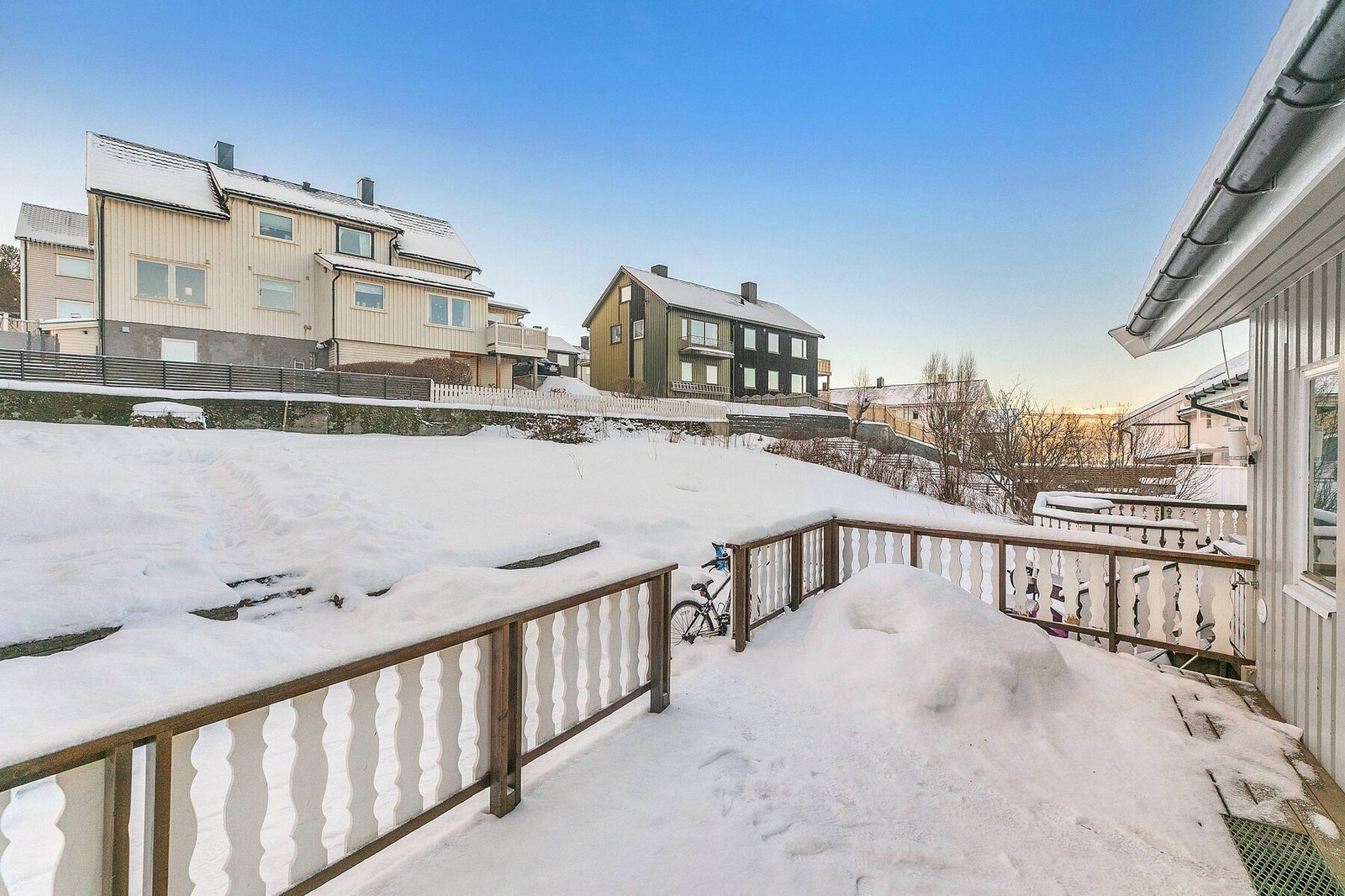 Terrasse ved inngangspartiet Galleribilde