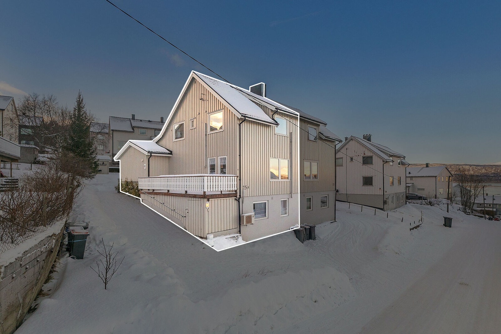 Trivelig vertikaldelt bolig med sentrumsnær beliggenhet. Velkommen på visning! Galleribilde